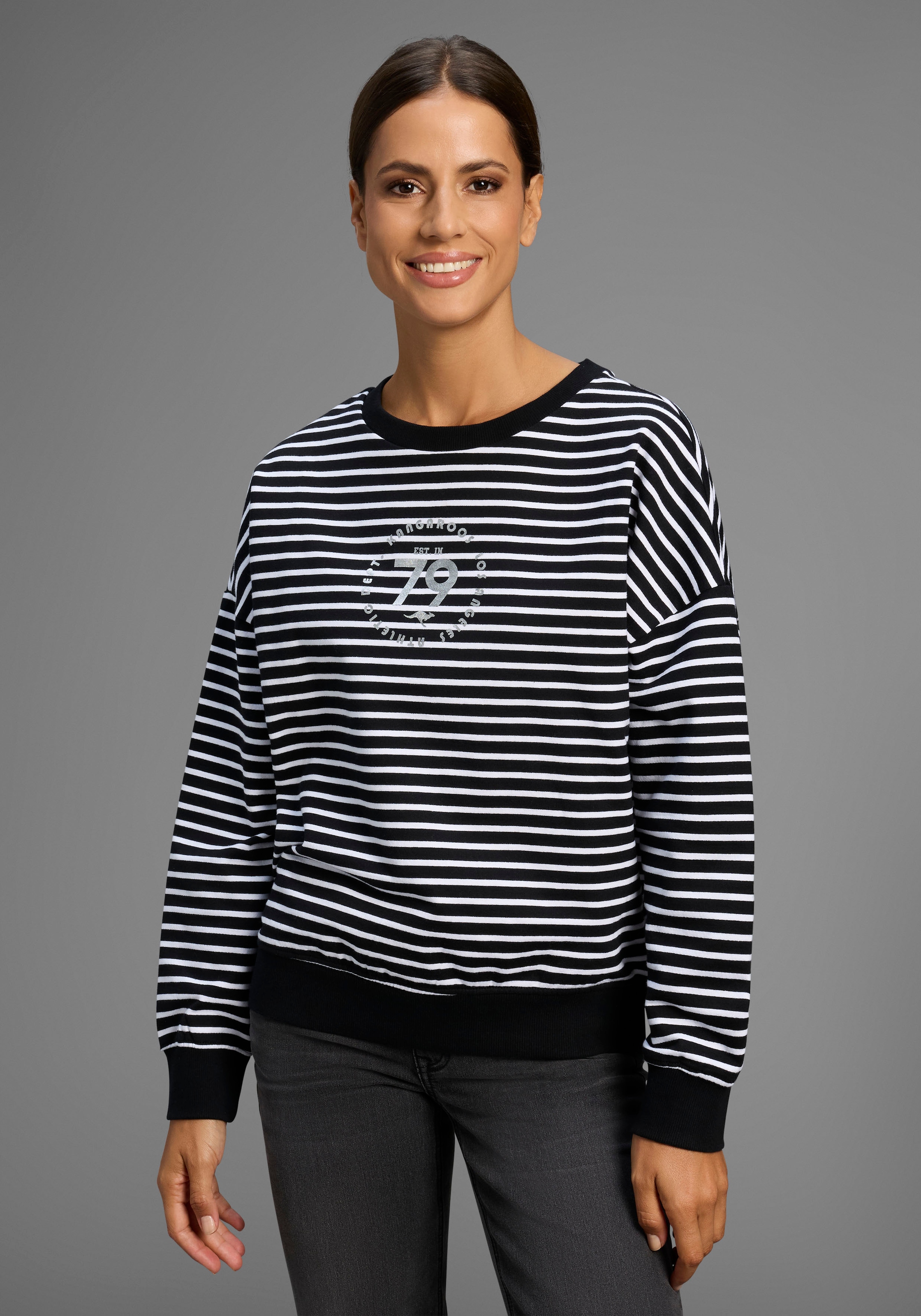 KangaROOS Sweatshirt , im Oversize Look mit schimmerndem Frontprint
