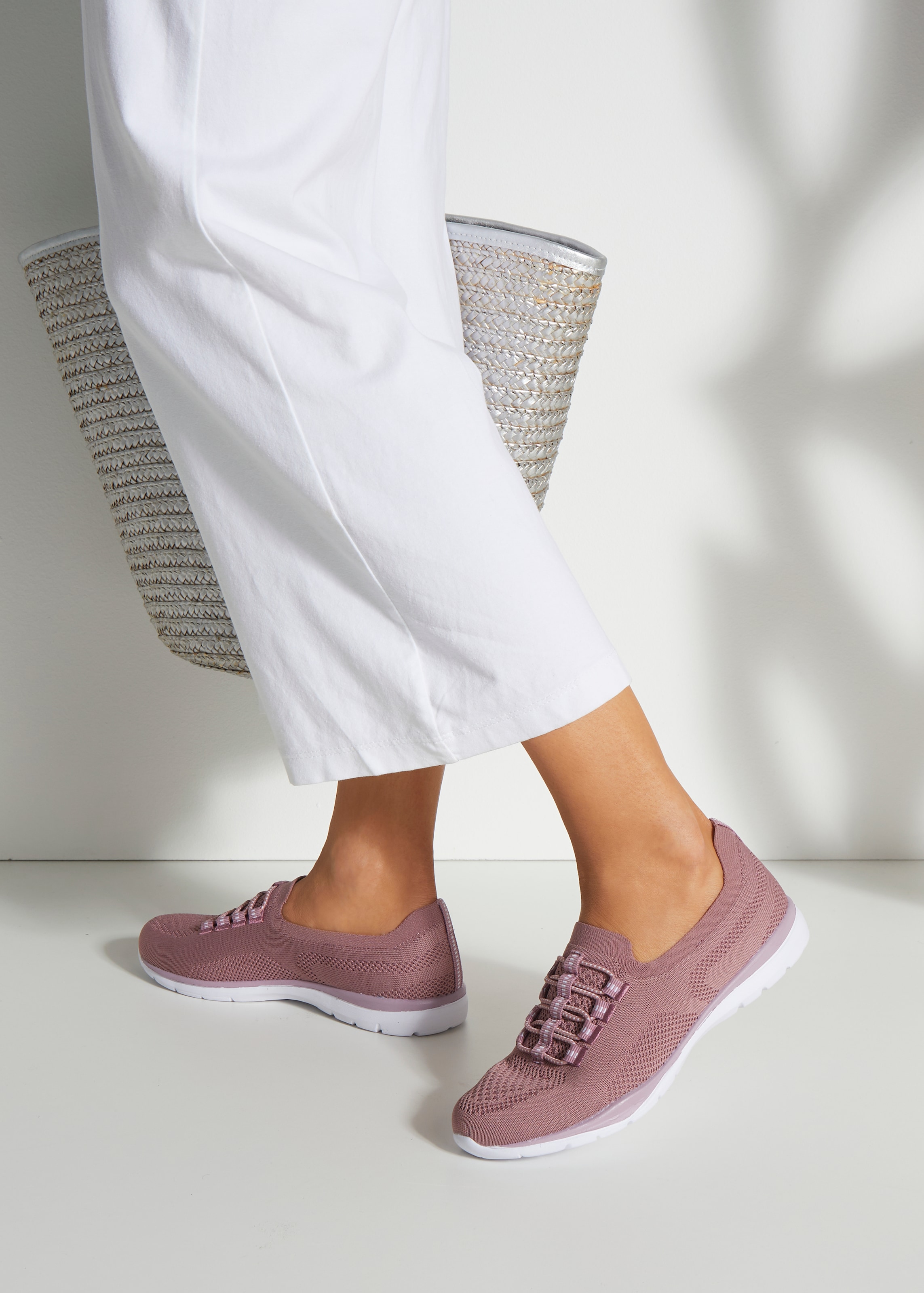 LASCANA Sneaker »Slipper, Halbschuh, leichtes Meshmaterial«, zum Reinschlüpfen mit elastischen Schnürbändern VEGAN