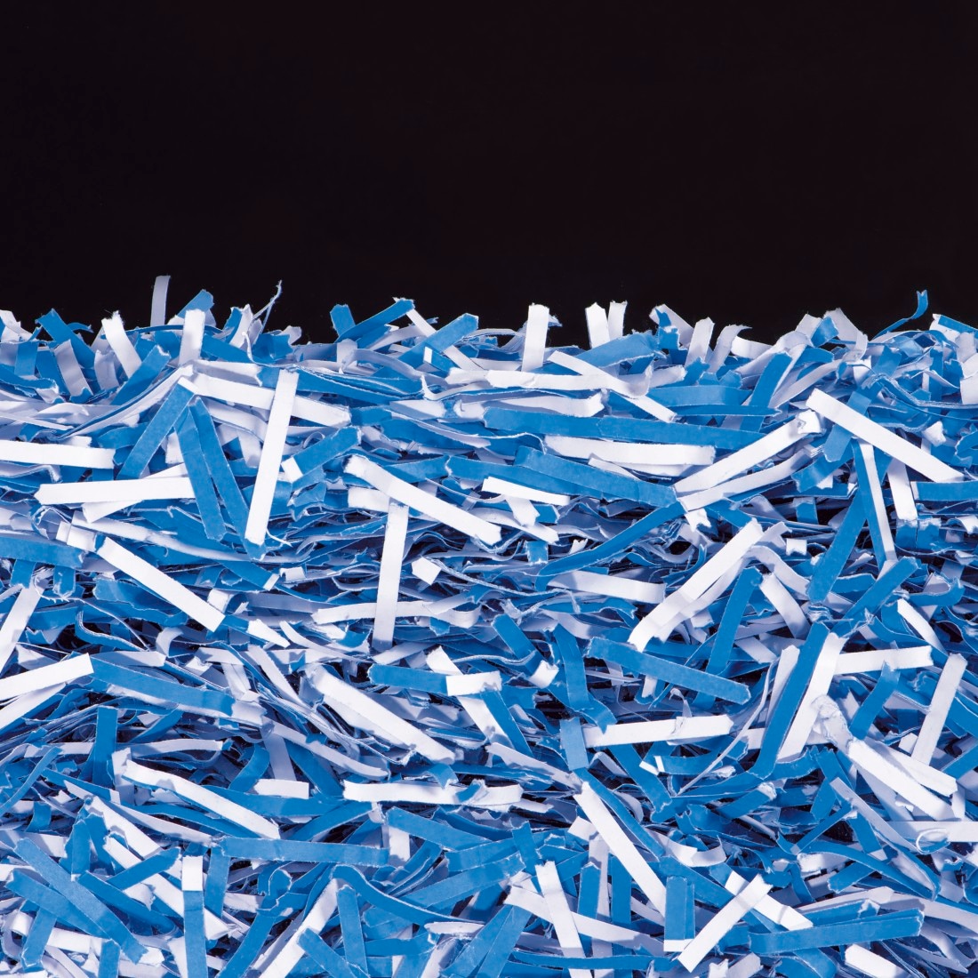 Hama Aktenvernichter »Aktenvernichter Partikelschnitt (Papier + Plastik, Korb, 4 Blatt, P4)« Mit Papierkorb, 4 x 33 mm Schnitzel, Automatik, Rücklauf
