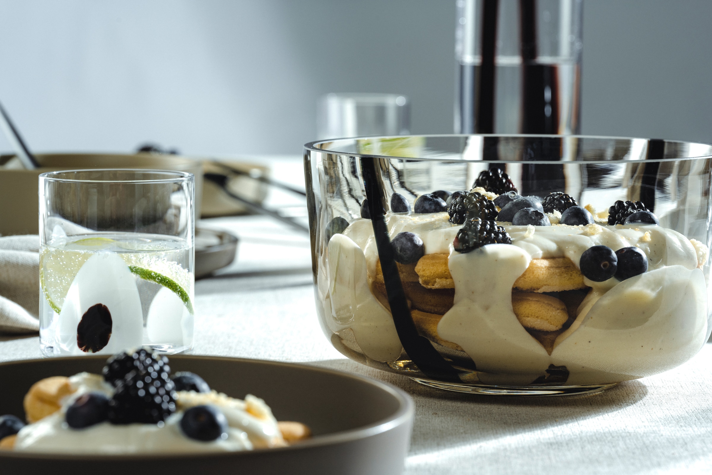 LEONARDO Schale »ALVEO, aus hochwertigem Farbglas mit Unikat-Charakter« 1 Stk. aus Glas spülmaschinengeeignet