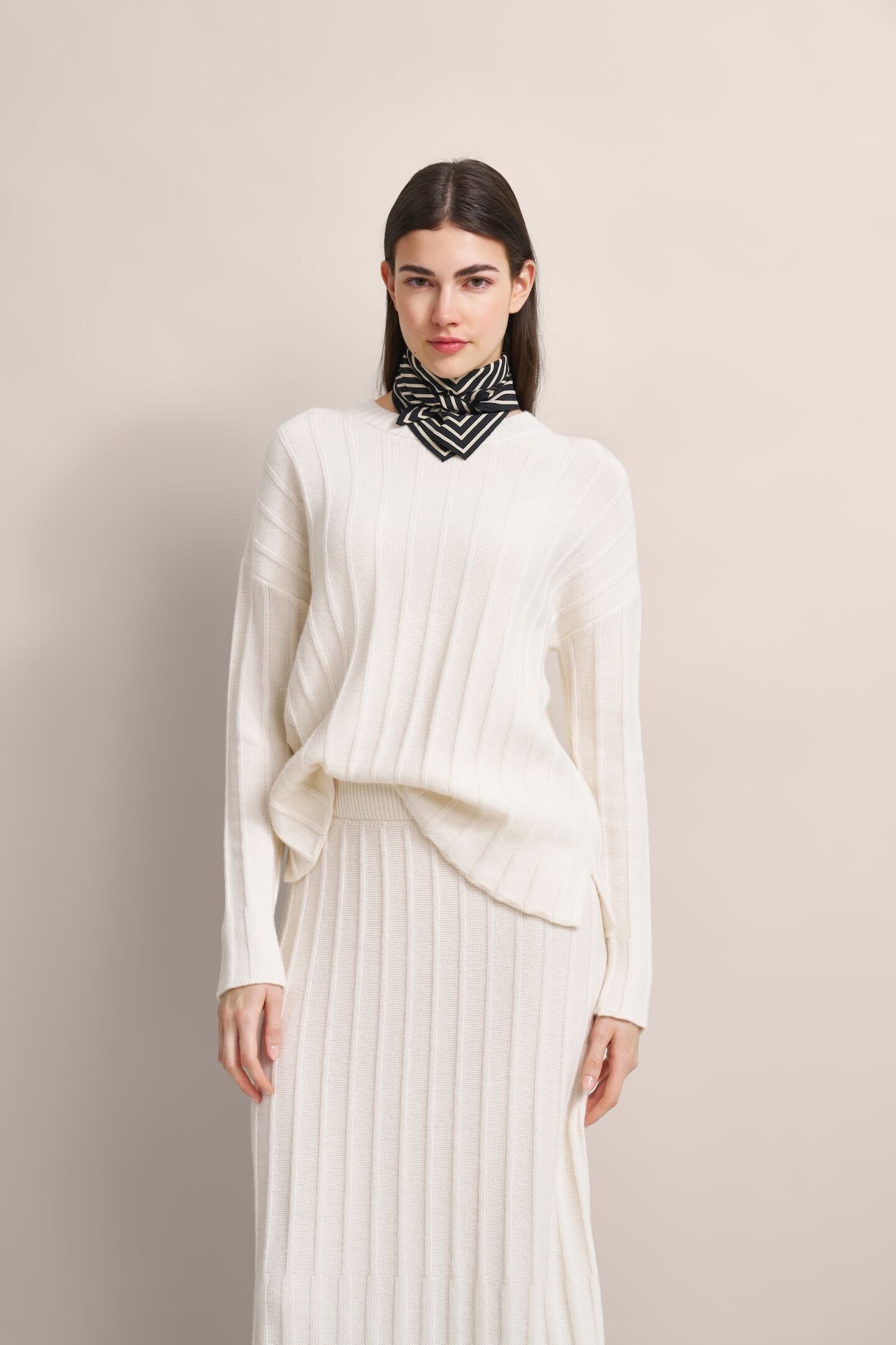 bugatti Rundhalspullover in edler Optik