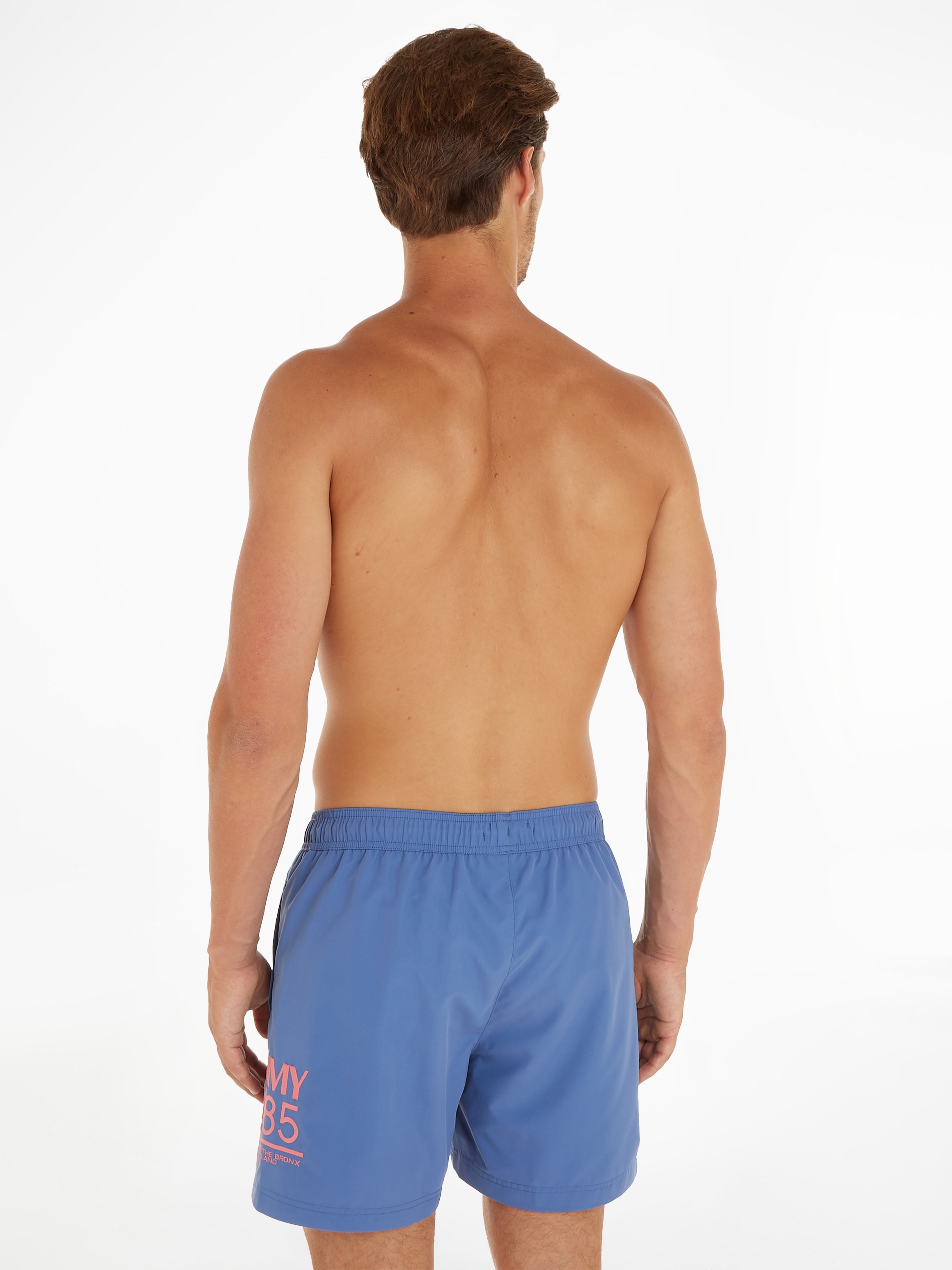 Tommy Hilfiger Swimwear Badeshorts »SF MEDIUM DRAWSTRING«, mit kultigem Logoschriftzug