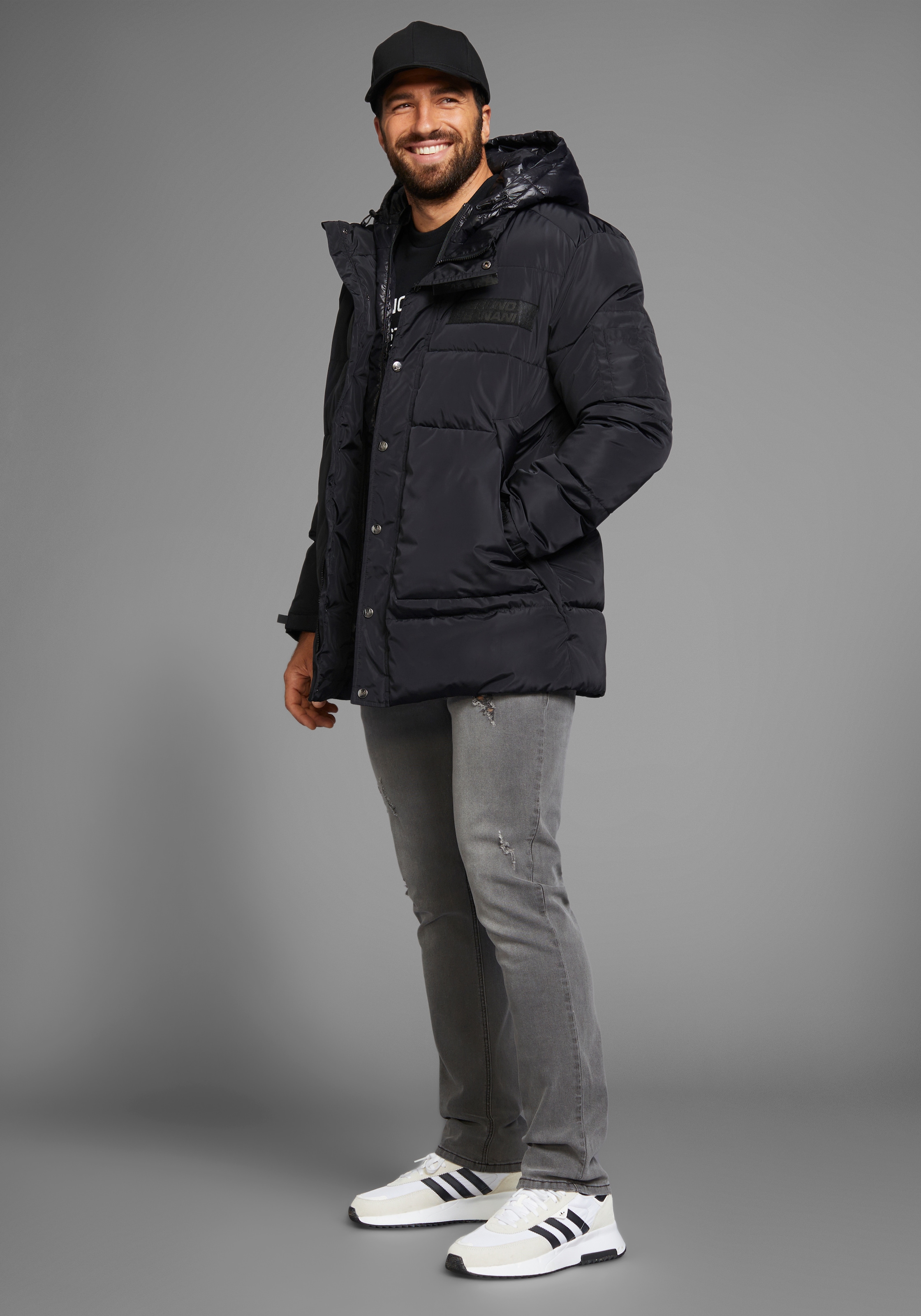 Bruno Banani Winterjacke, mit Kapuze, wärmendes Material, hochschließender Kragen, verstellbare Kapuze