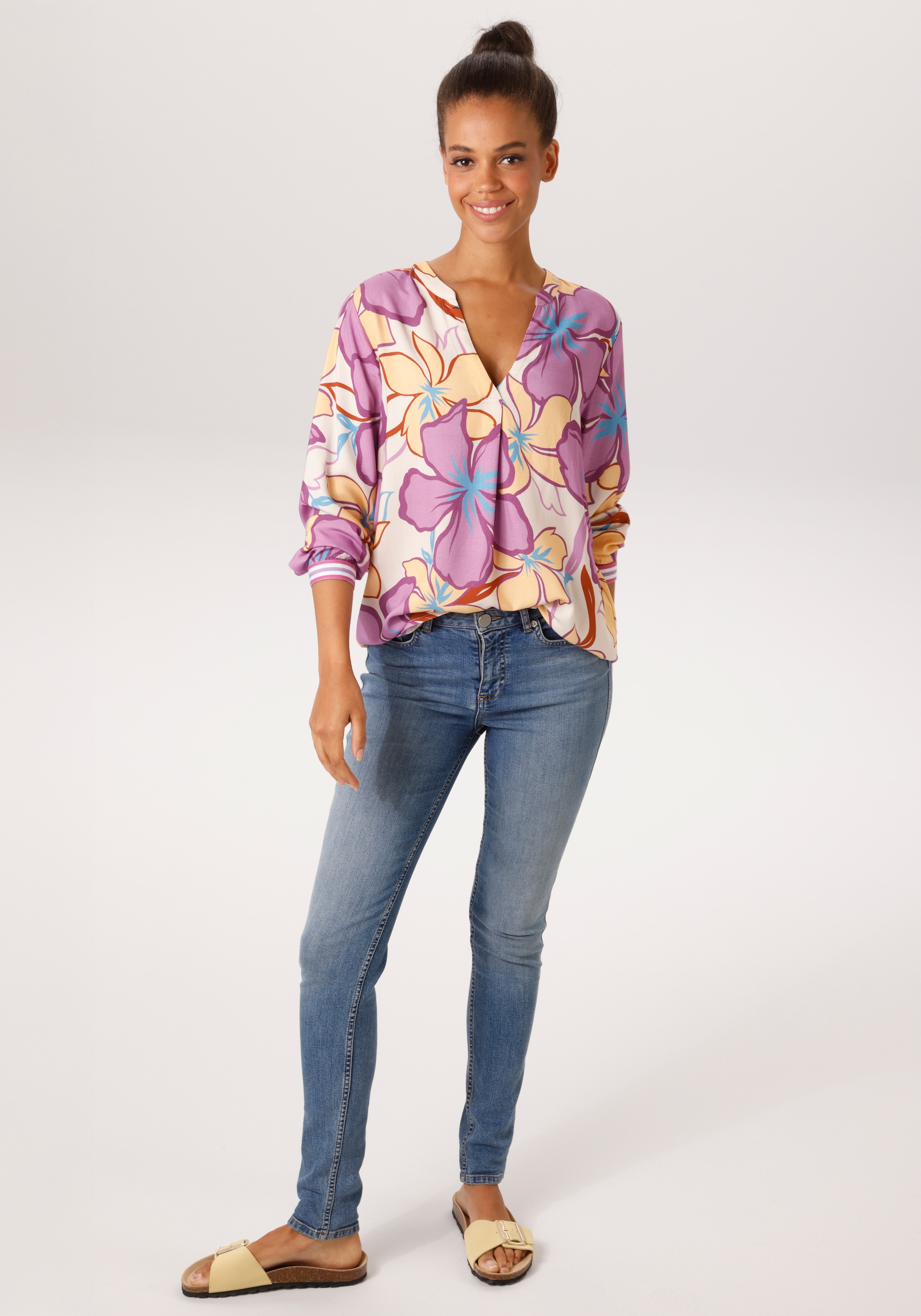 Aniston CASUAL Schlupfbluse mit farbenfrohen, großflächigen Blüten bedruckt - NEUE KOLLEKTION