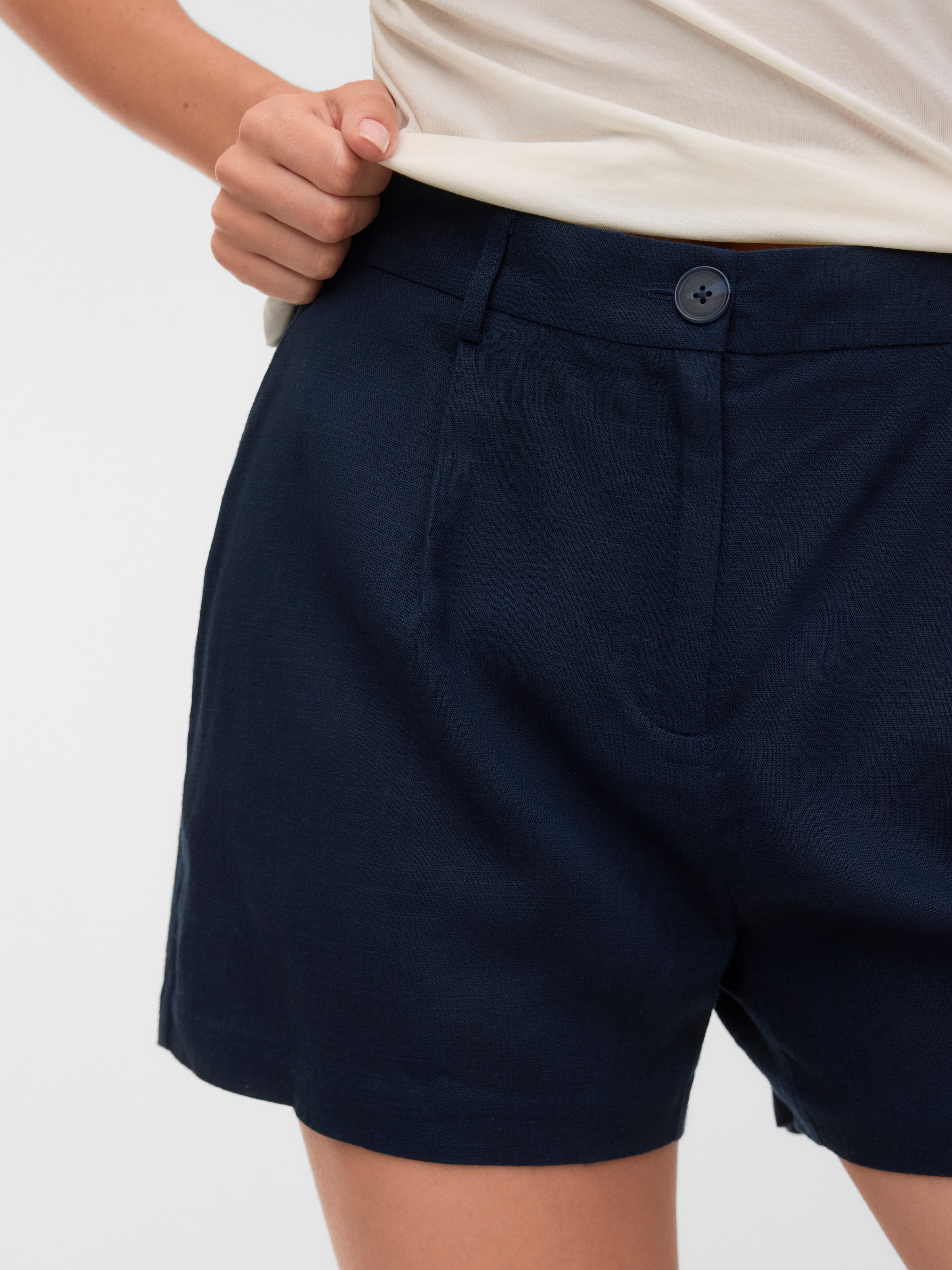 Vero Moda Shorts »VMROSIE MW SHORT SHORTS NOOS«  Viskosemischung, mit Leinen, regular waist, teil-elastisches Bündchen