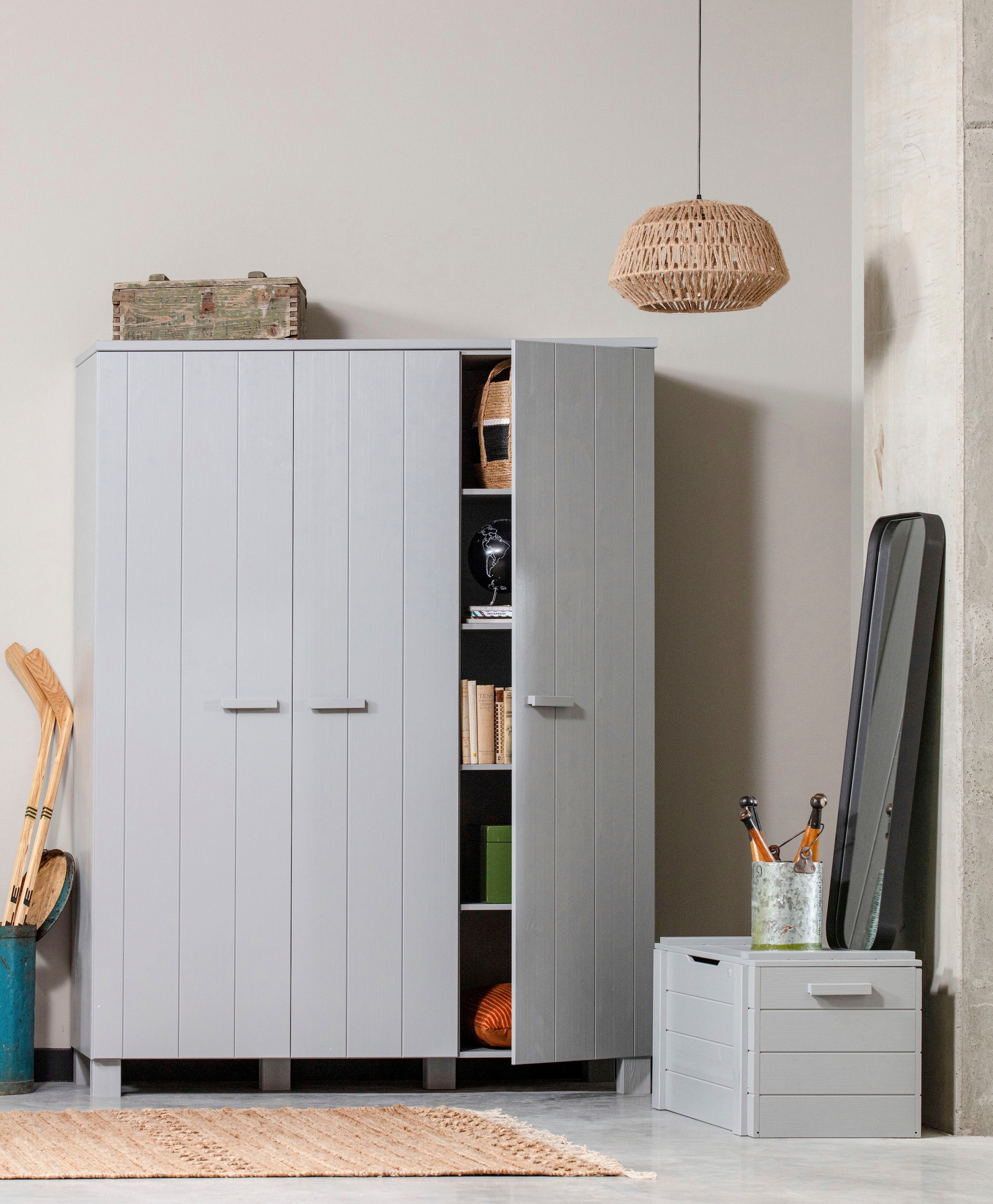 WOOOD Kleiderschrank »Dennis mit gebürsteter Oberfläche (3-türig)« FSC® Massivkiefer, gebürstet, Hang- und Legbereich