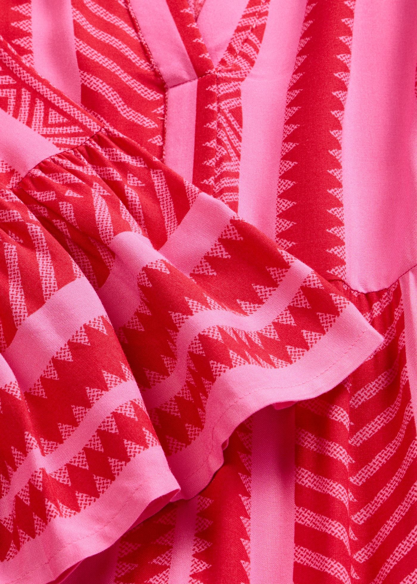 bonprix Maxikleid aus fließender Viskose, mit Stufen-Rock, A-Linie Passform