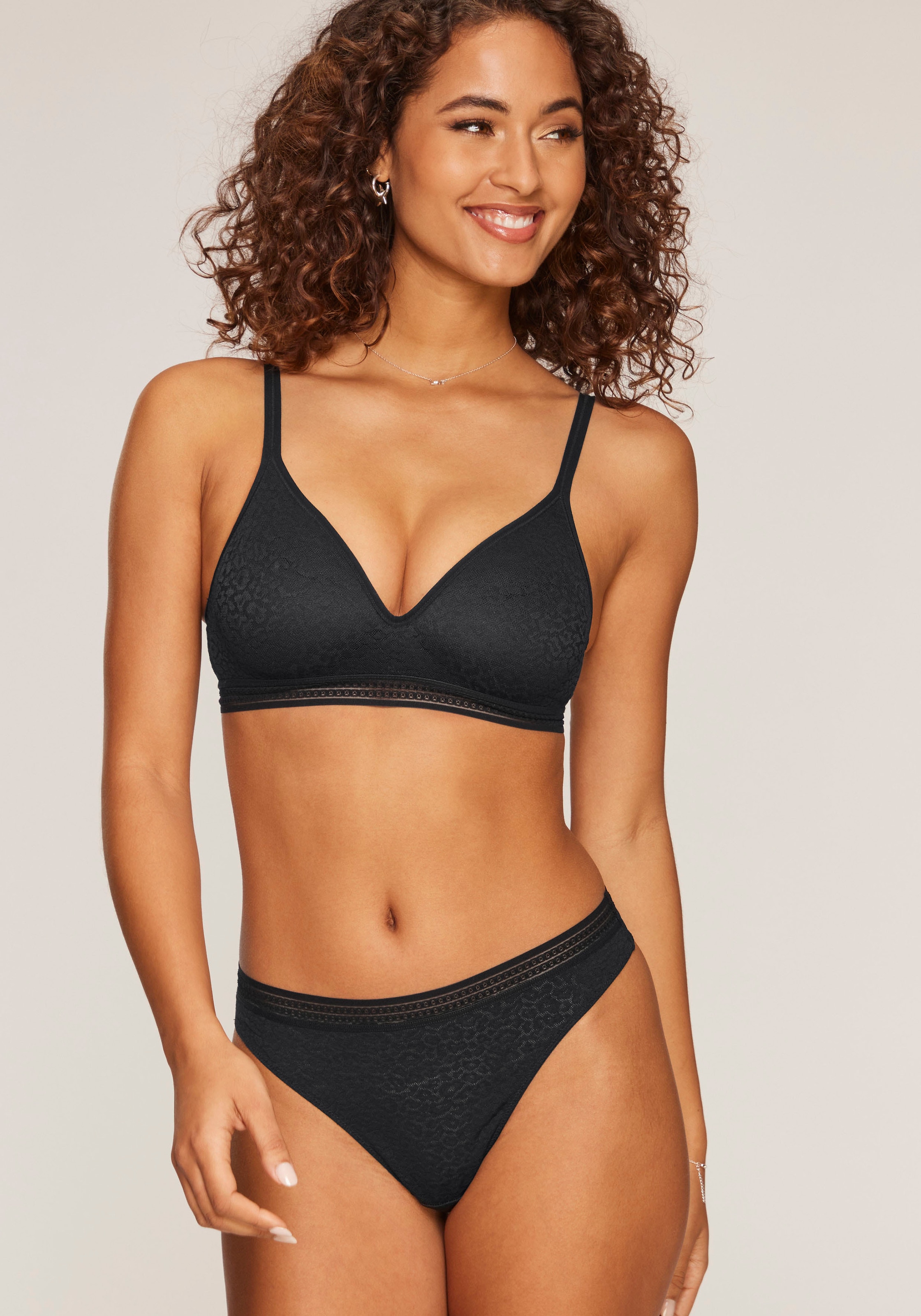 LASCANA Bralette-BH, ohne Bügel mit eingearbeitetem Push-up Kissen, Dessous