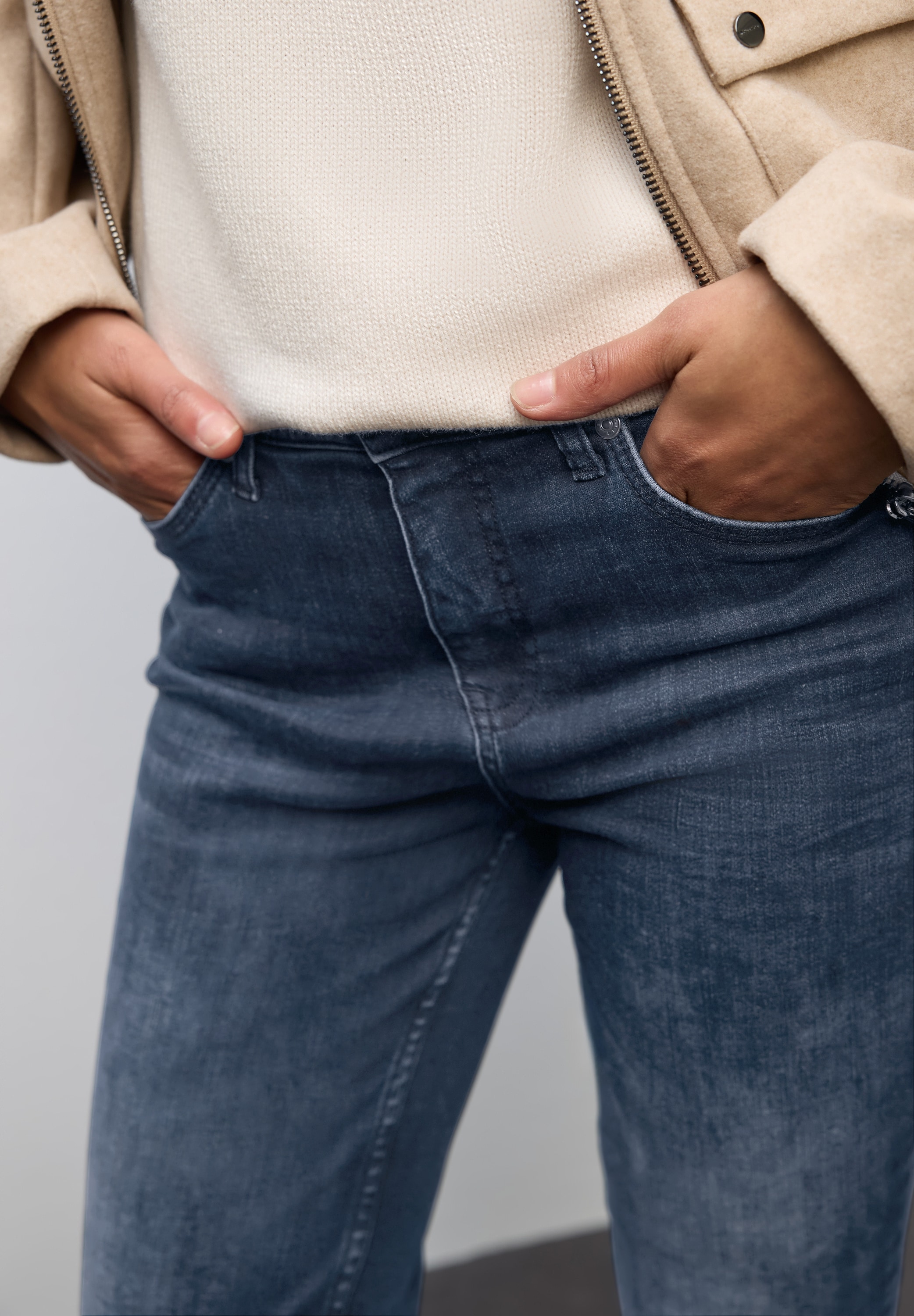 STREET ONE Slim-fit-Jeans »QR Style Bootcut« im 5-Pocket-Style und mit Stretch