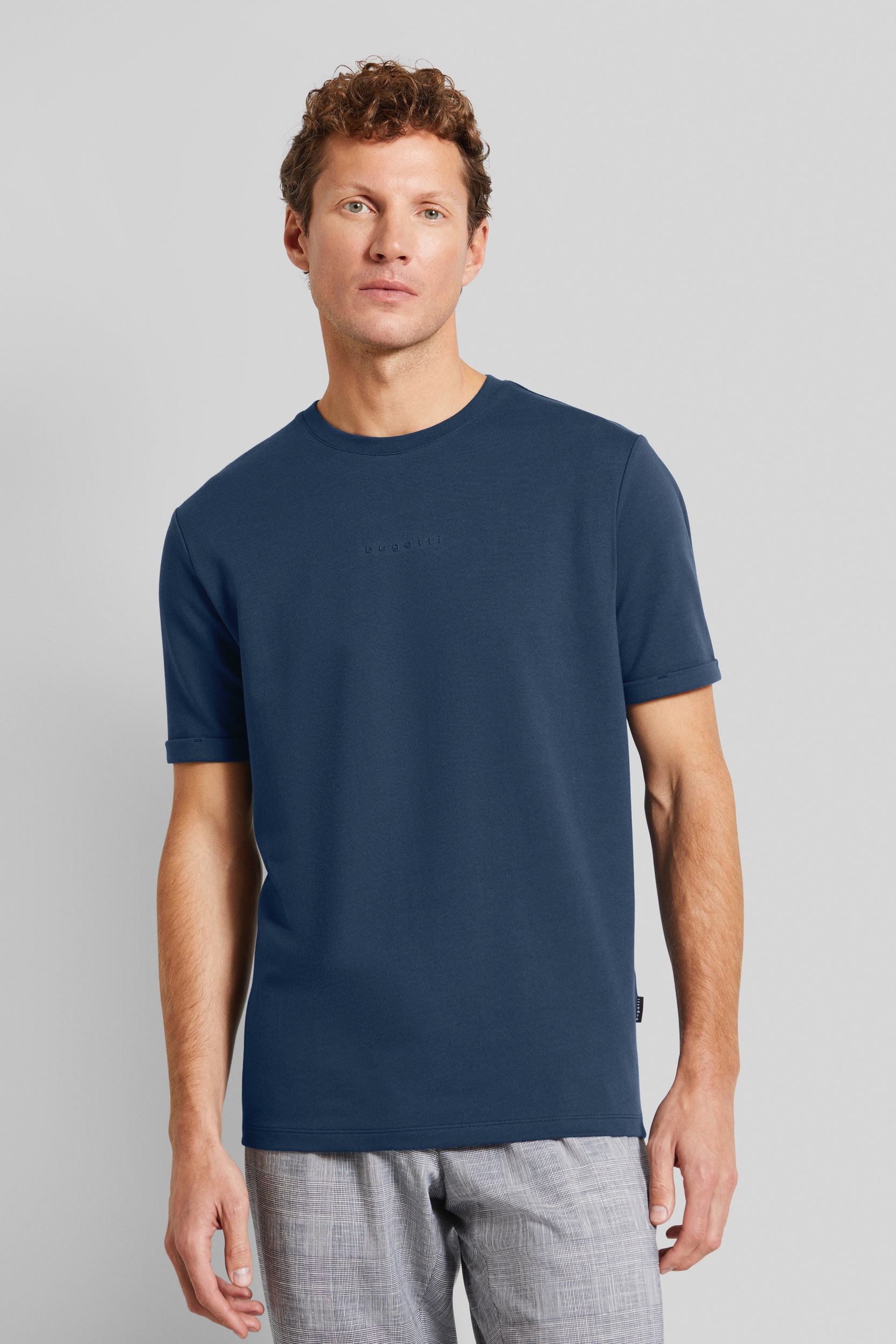 T-Shirt, mit dezentem bugatti-Print