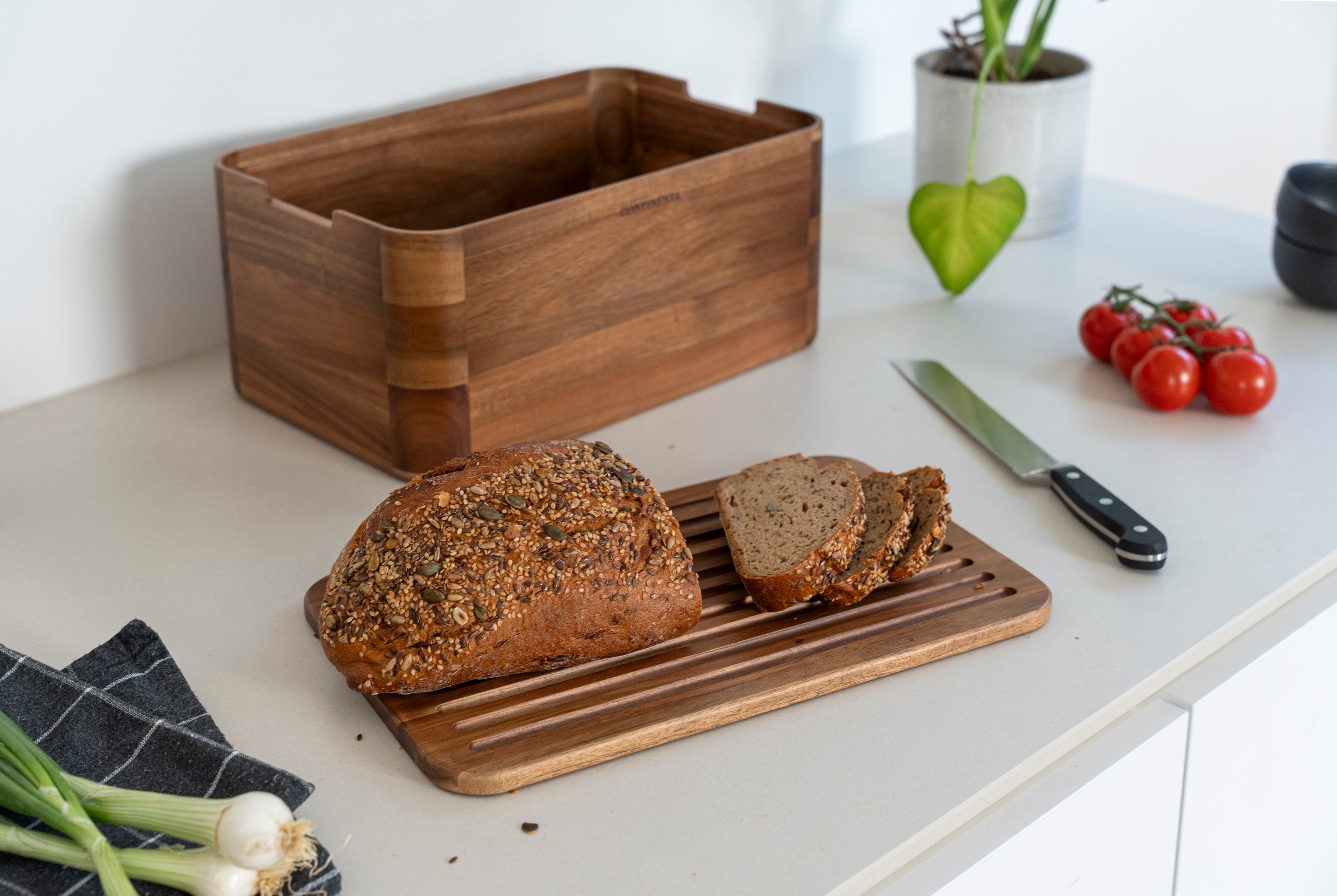 Continenta Brotkasten »Brotbox aus Akazienholz«