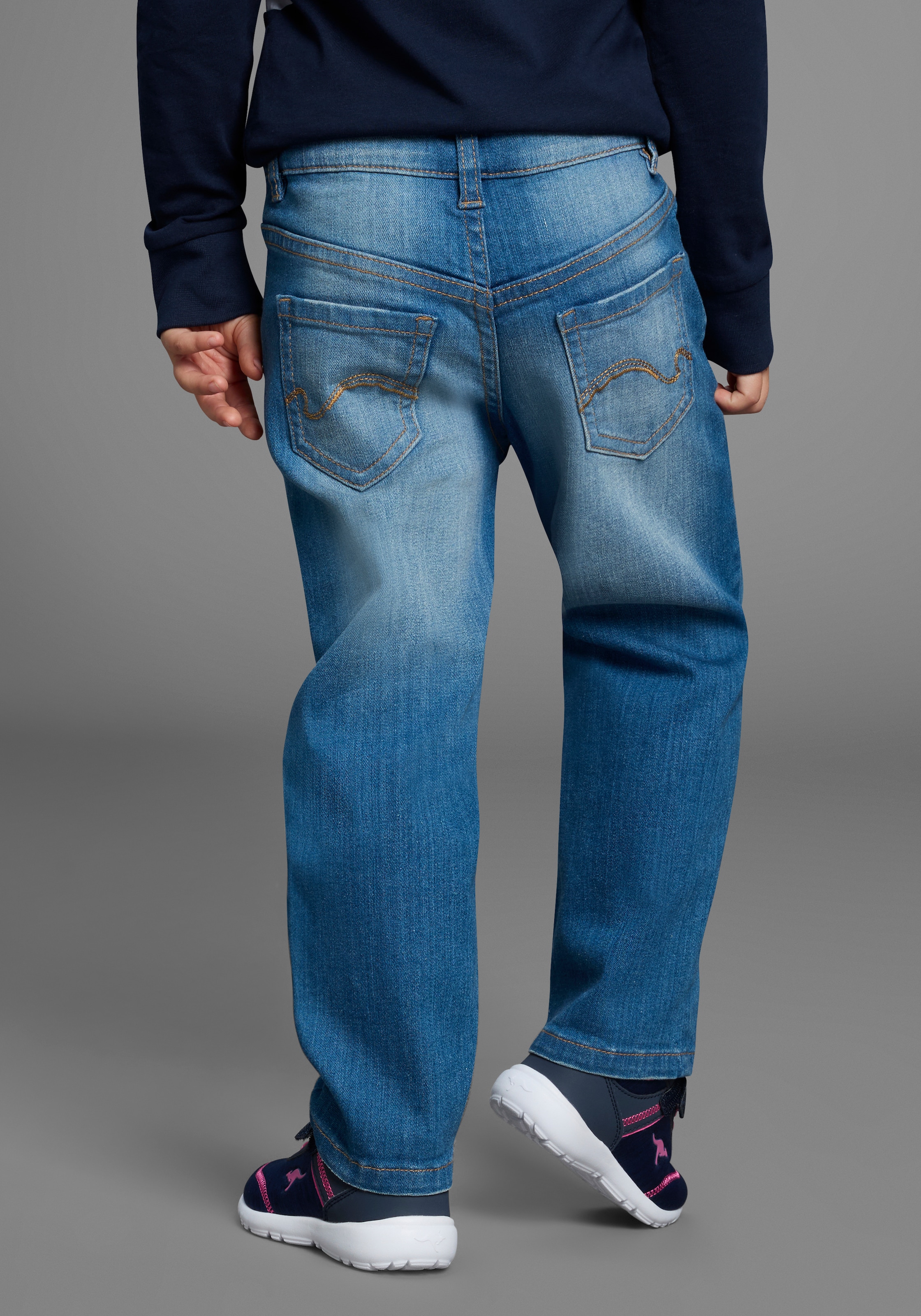 KangaROOS Stretch-Jeans »Stretchjeans mit Applikation« Jeans mit süßen Sternen-Aufnähern