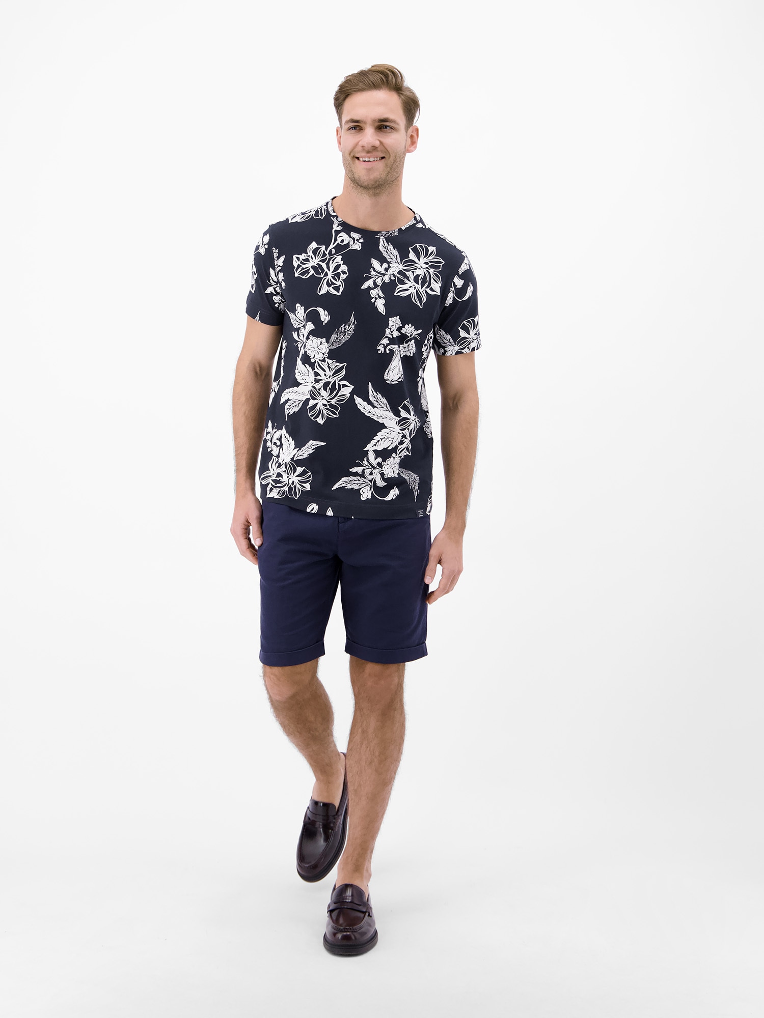 LERROS T-Shirt »T-Shirt mit O-Neck und floralem All-over-Print«