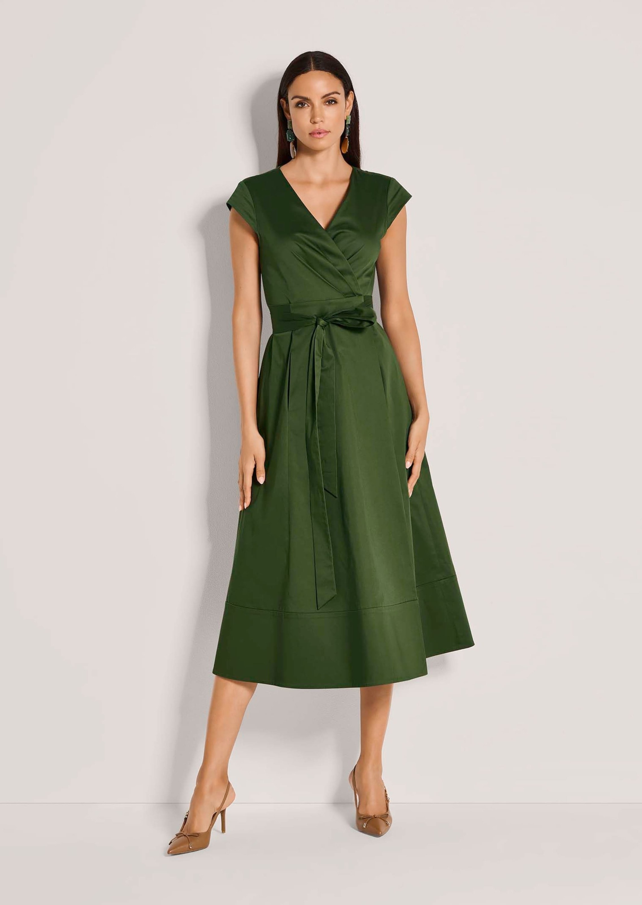 MADELEINE Midikleid »Wickelkleid Sommerkleid mit V-Ausschnitt« Eingrifftasche Wickelkleid mit Kapärmeln