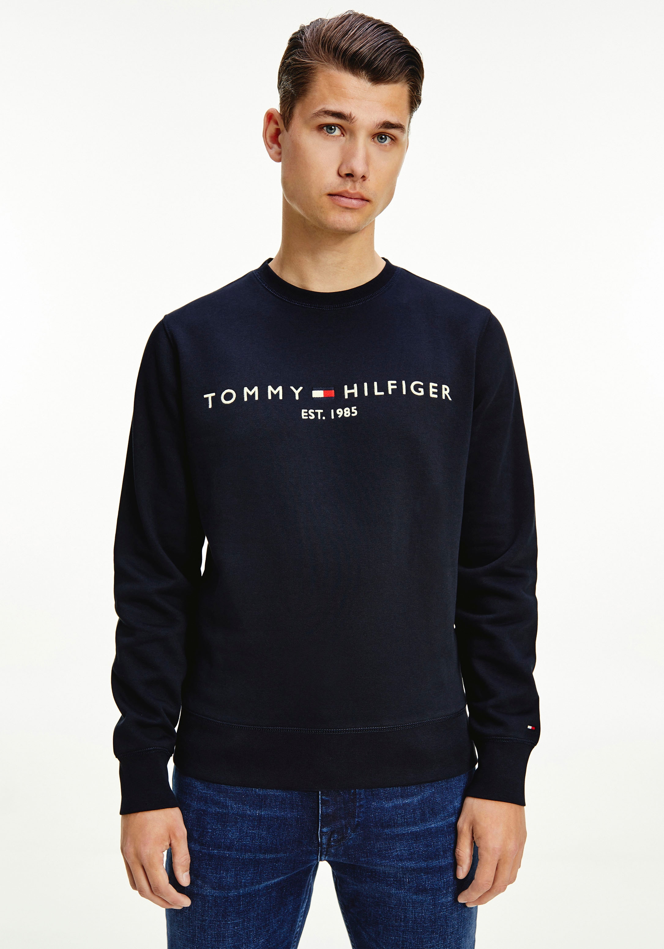 Sweatshirt »TOMMY LOGO SWEATSHIRT«, mit klassischem Rundhalsausschnitt