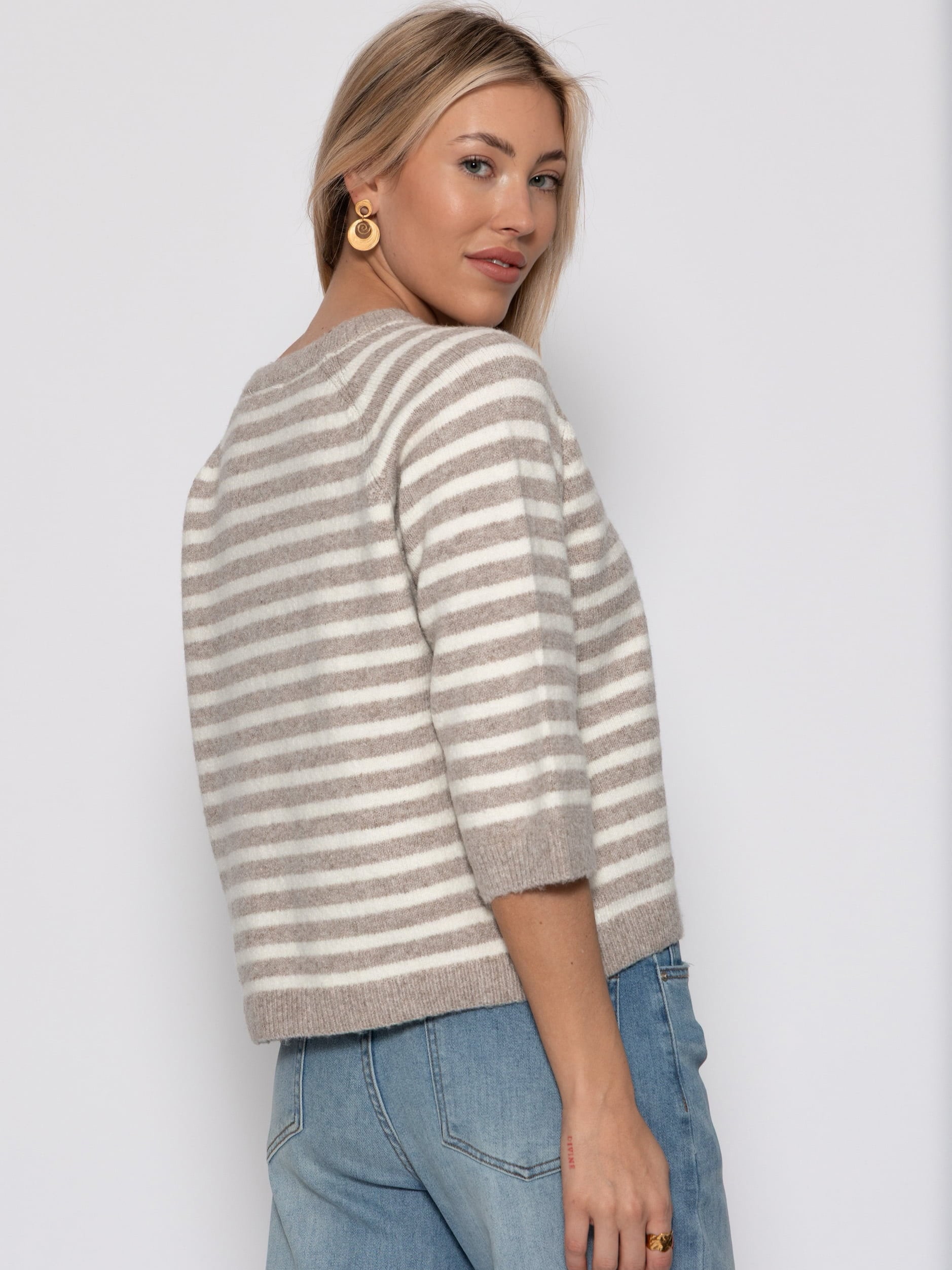 SASSYCLASSY Strickpullover »Gestreiftes Strickoberteil« Weicher Pullover mit halblangen Ärmeln und Rundhalsausschnitt