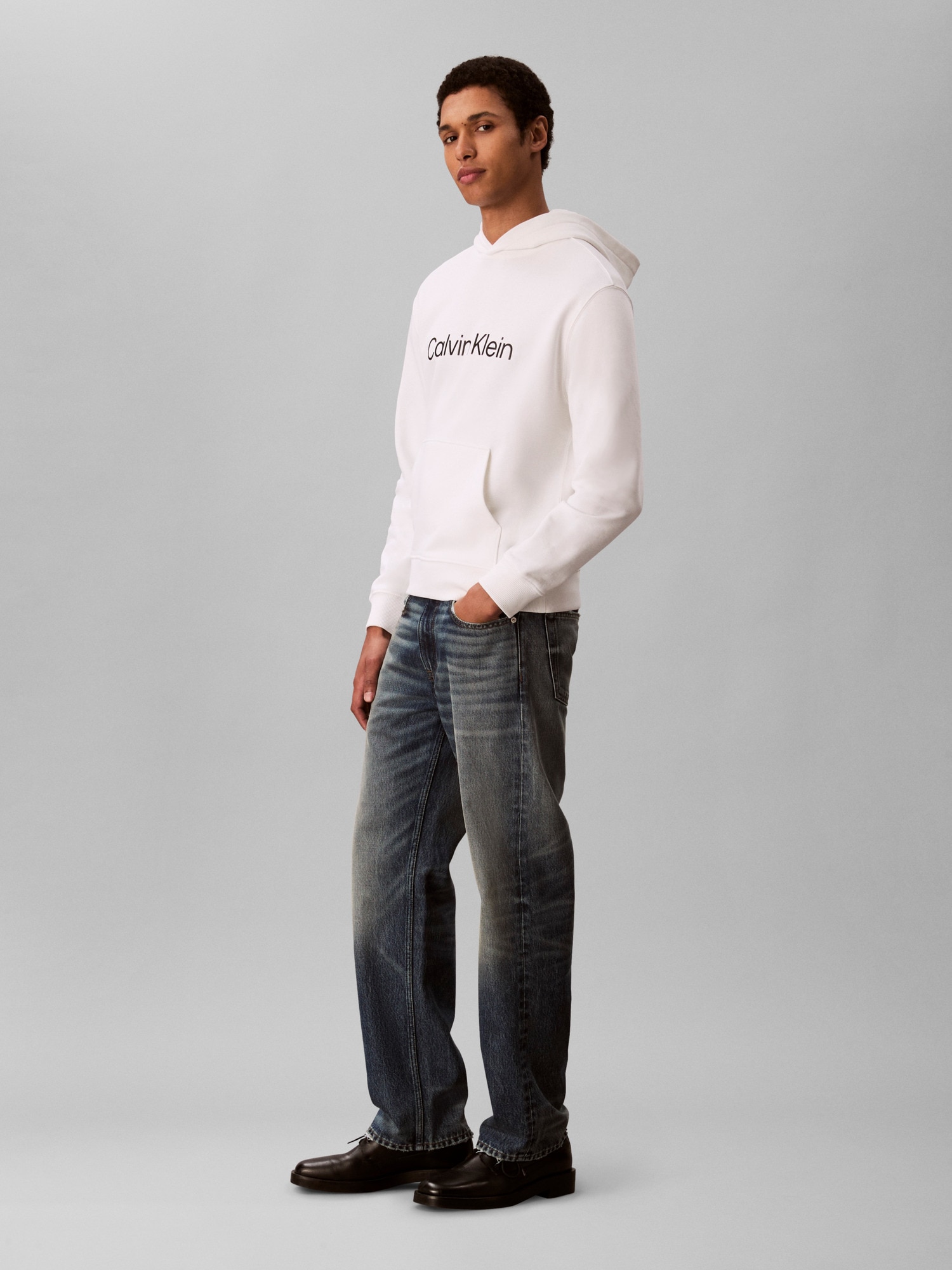 Calvin Klein Kapuzensweatshirt »LS EU STANDARD LOGO 350TERRY PO«, Mit Rundhalsausschnitt, regular fit
