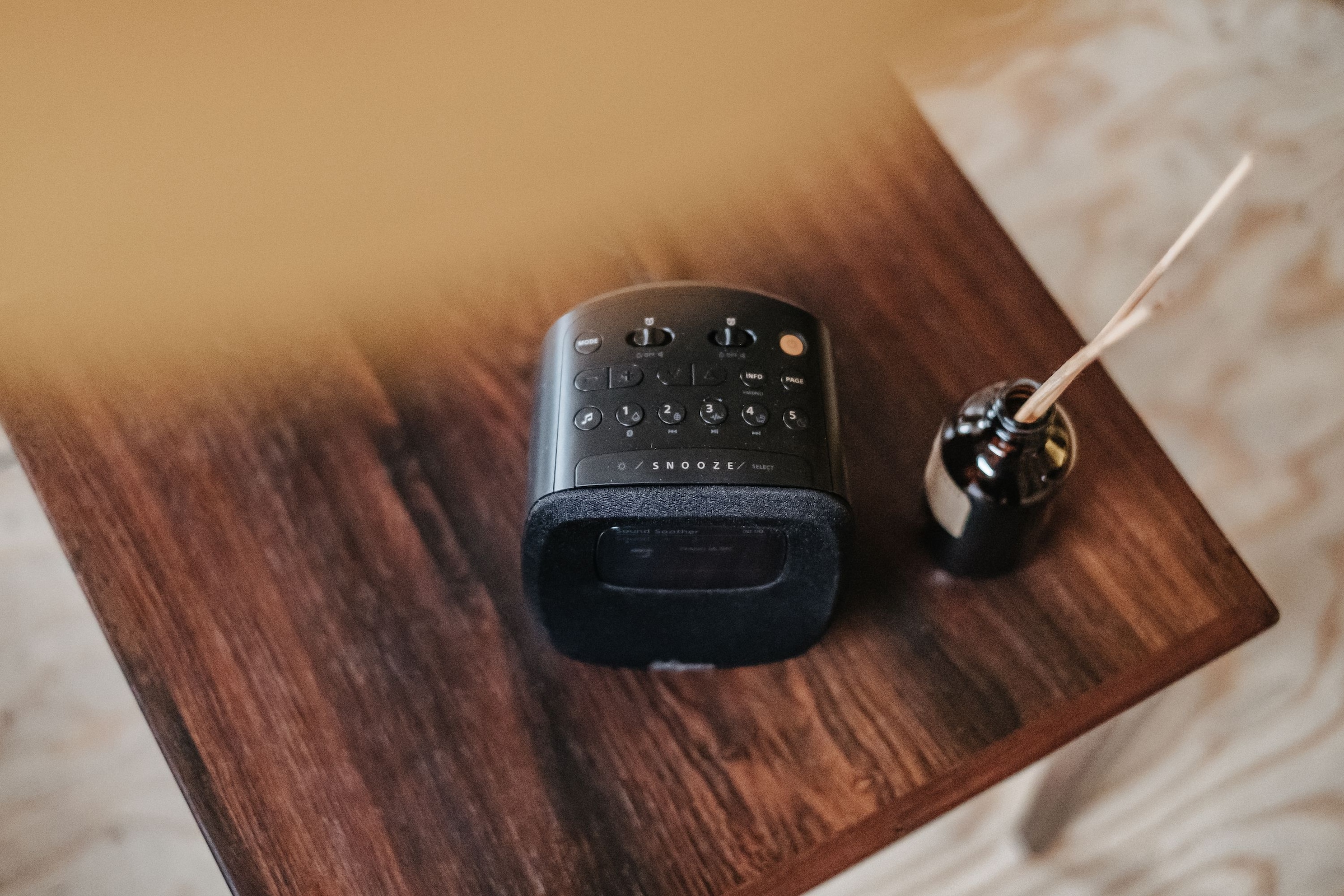 Sangean Uhrenradio »DCR-83«, (A2DP Bluetooth-AVRCP Bluetooth FM-Tuner mit RDS), DAB+, Farbdisplay, Bluetooth, USB zum Aufladen des Smartphones