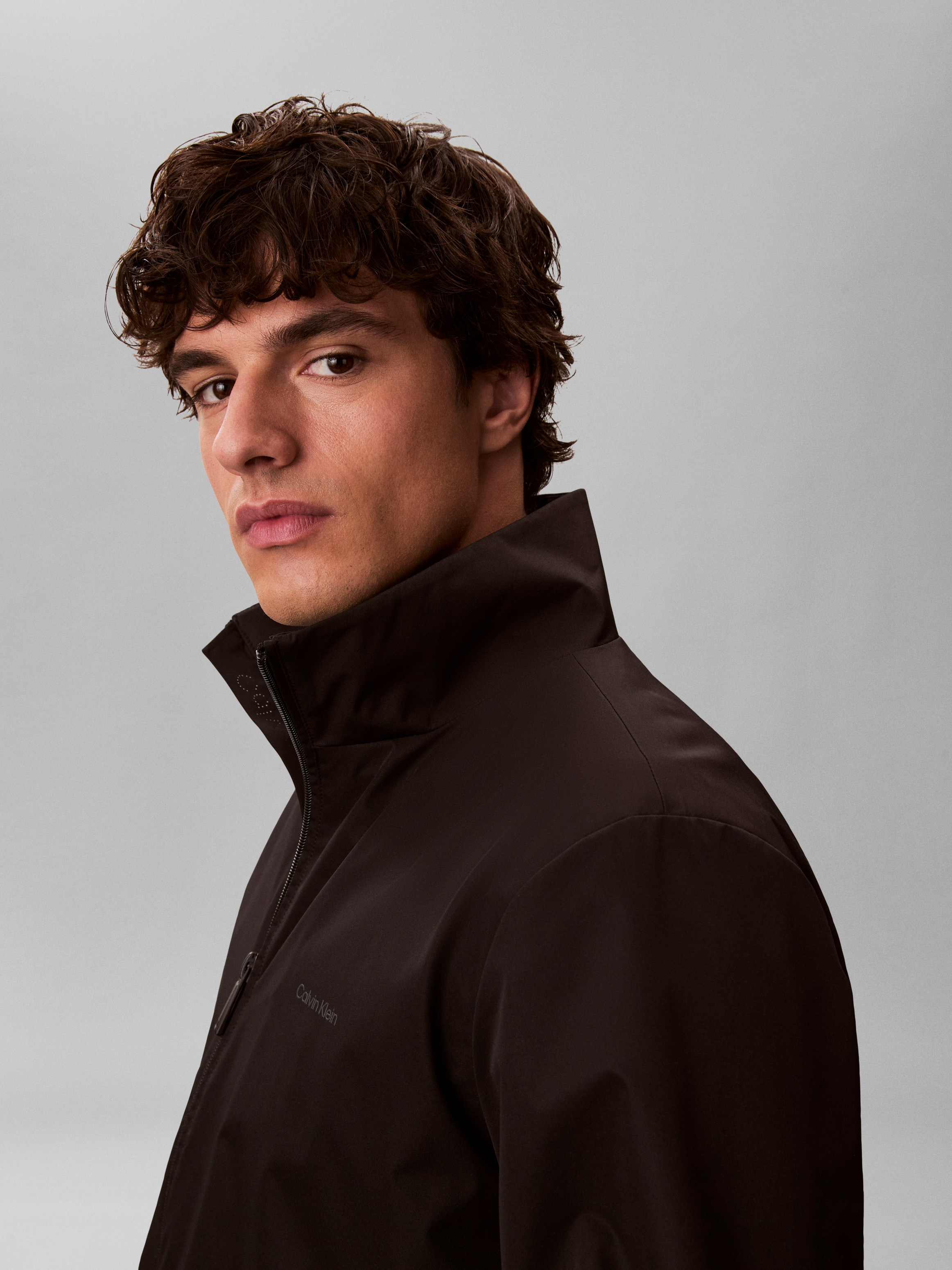 Calvin Klein Windbreaker »LS NYLON STAND COLLAR WINDBREAKE« ohne Kapuze Regular fit mit Stehkragen
