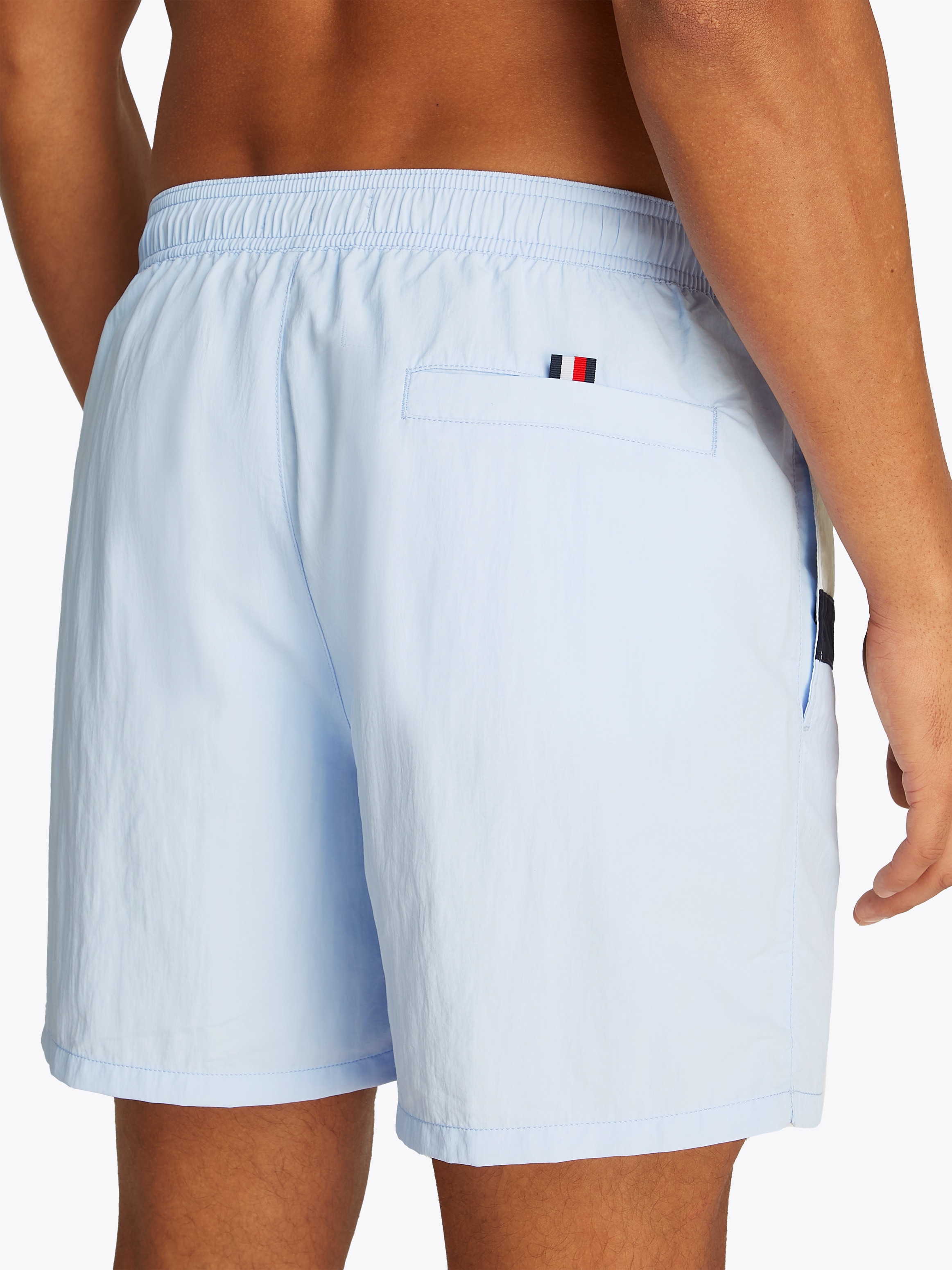 Tommy Hilfiger Swimwear Badeshorts »MEDIUM DRAWSTRING«, mit großem Logo