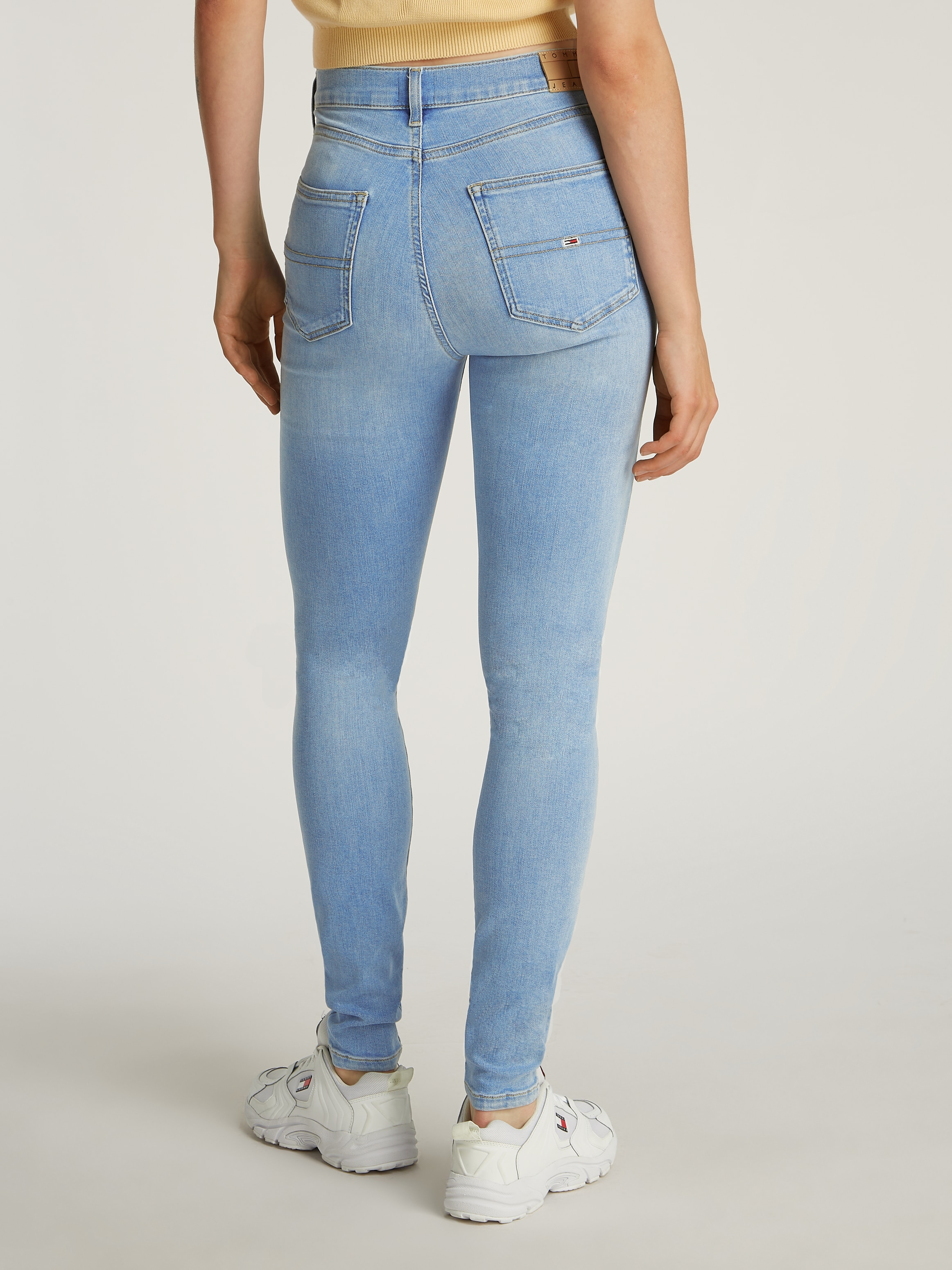 Tommy Jeans Skinny-fit-Jeans »Sylvia High Rise Skinny«, mit Logo-Badge