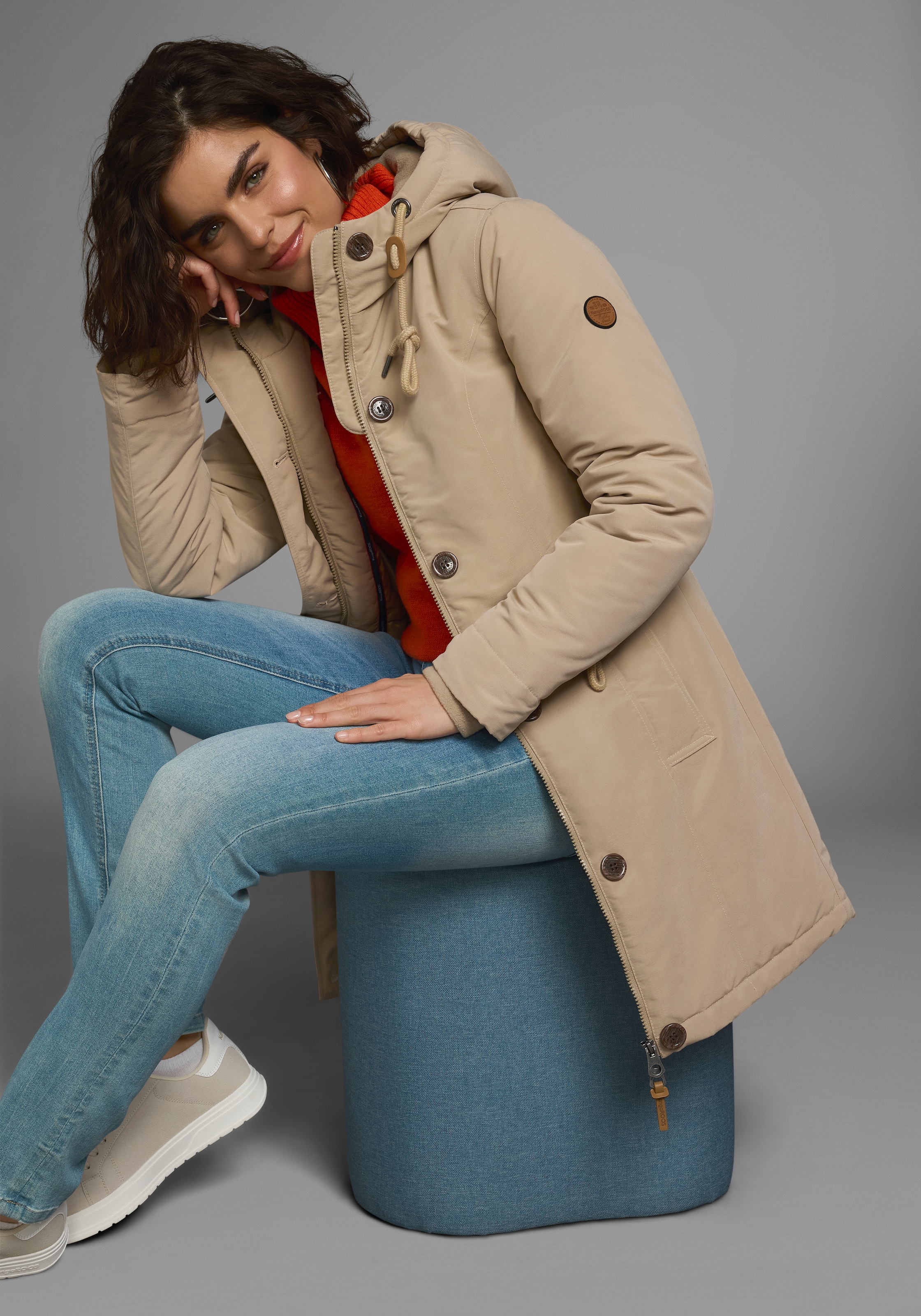 KangaROOS Winterjacke, mit Kapuze, für die kalte Jahreszeit, aus leichtem Webstoff, modisch