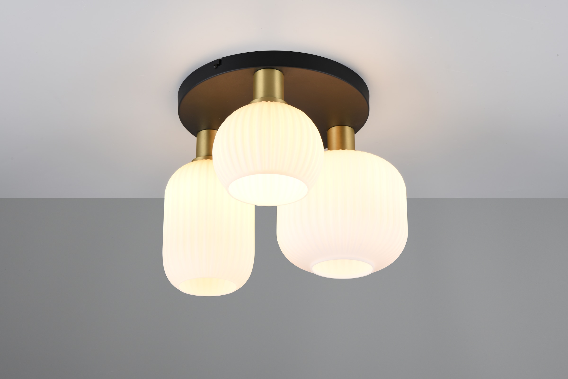 TRIO Leuchten Deckenleuchte »DIVA, E27 Deckenlampe 3-flammig mit Glasschirm, exkl 3xE27 max 10W« E27 1 Stk. warmweiß - kaltweiß Deckenlampe Ø 39cm, Glasschirme in 3 Formen, Lampe Wohnzimmer Küche