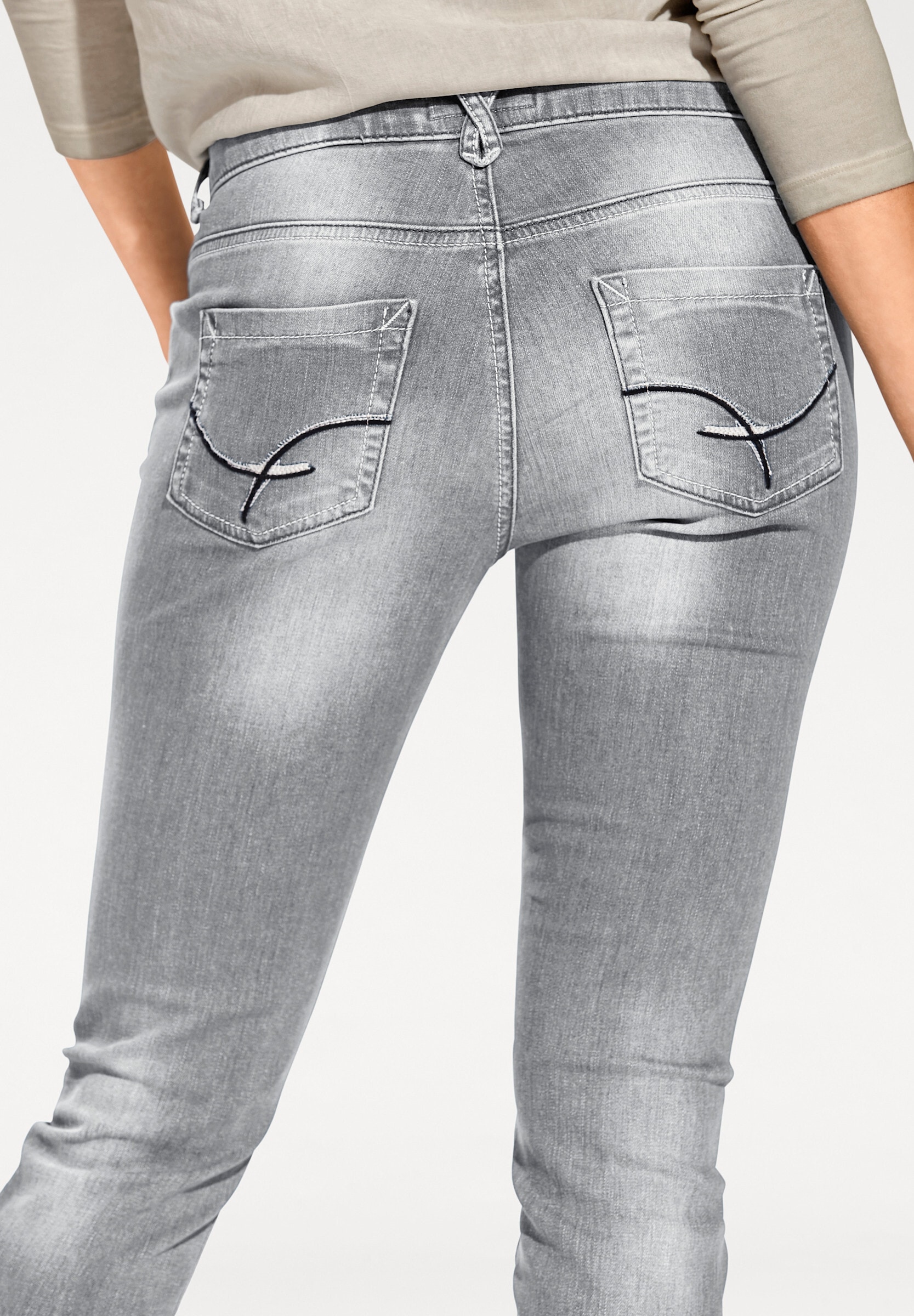 heine Skinny-fit-Jeans »Bauchweg-Jeans Röhrenjeans mit Bauchweg-Effekt« Individuelle Used-Effekte
