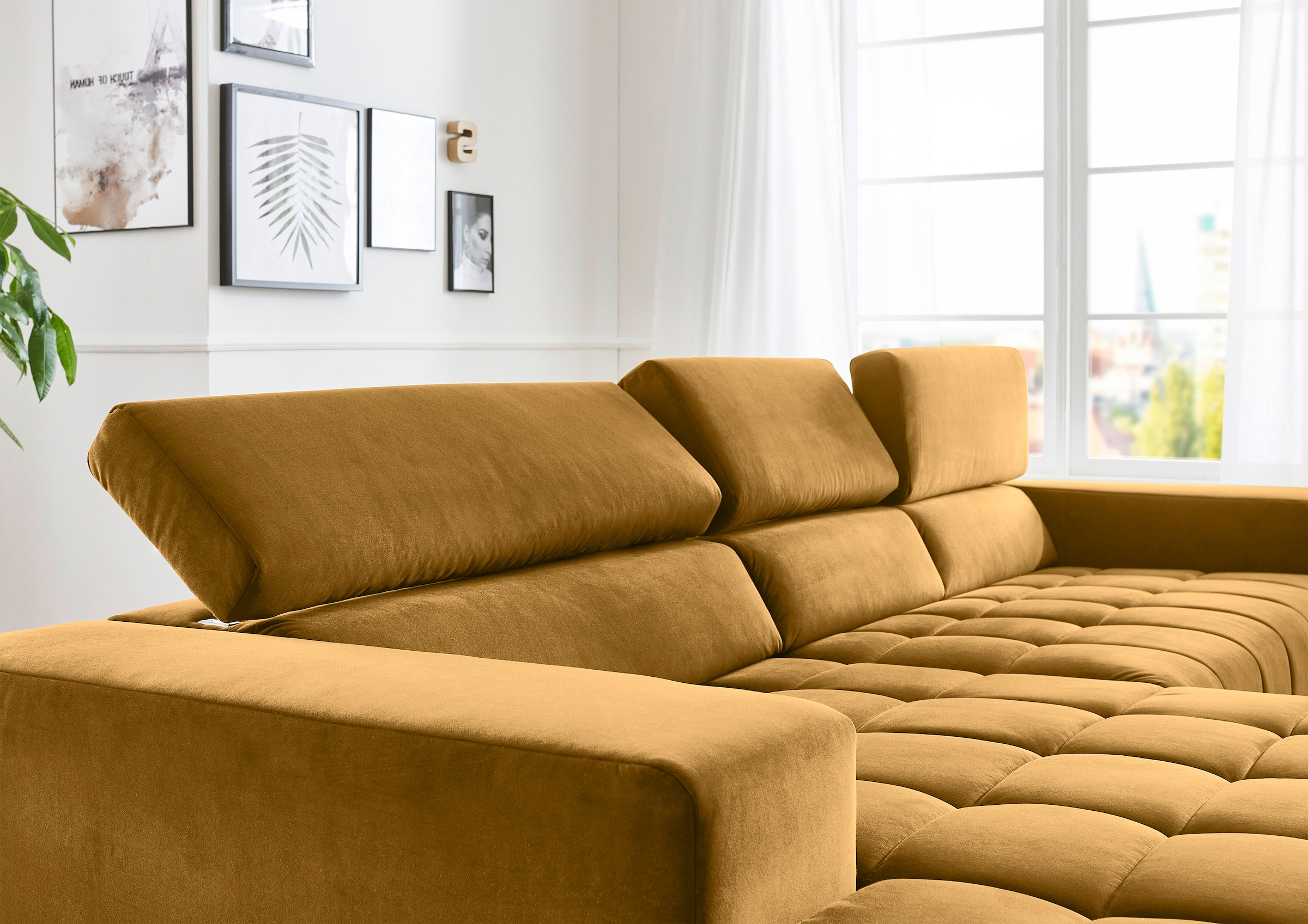 Die PlanBar Ecksofa »MP-IN15053 L-Form extra breiter Schenkel«, mit Kopfteilverstellung, wahlweise mit manueller Vorziehbank