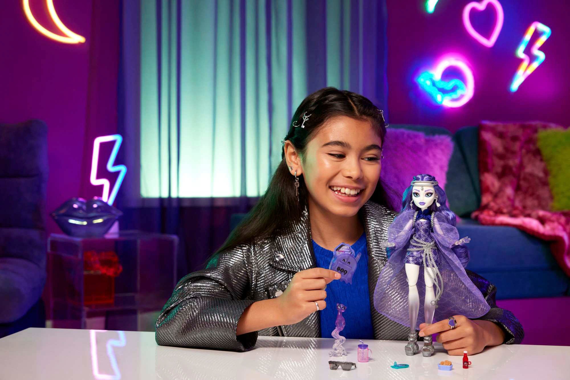 MonsterHigh™ Anziehpuppe »Spectra Vondergeist mit Frettchen«