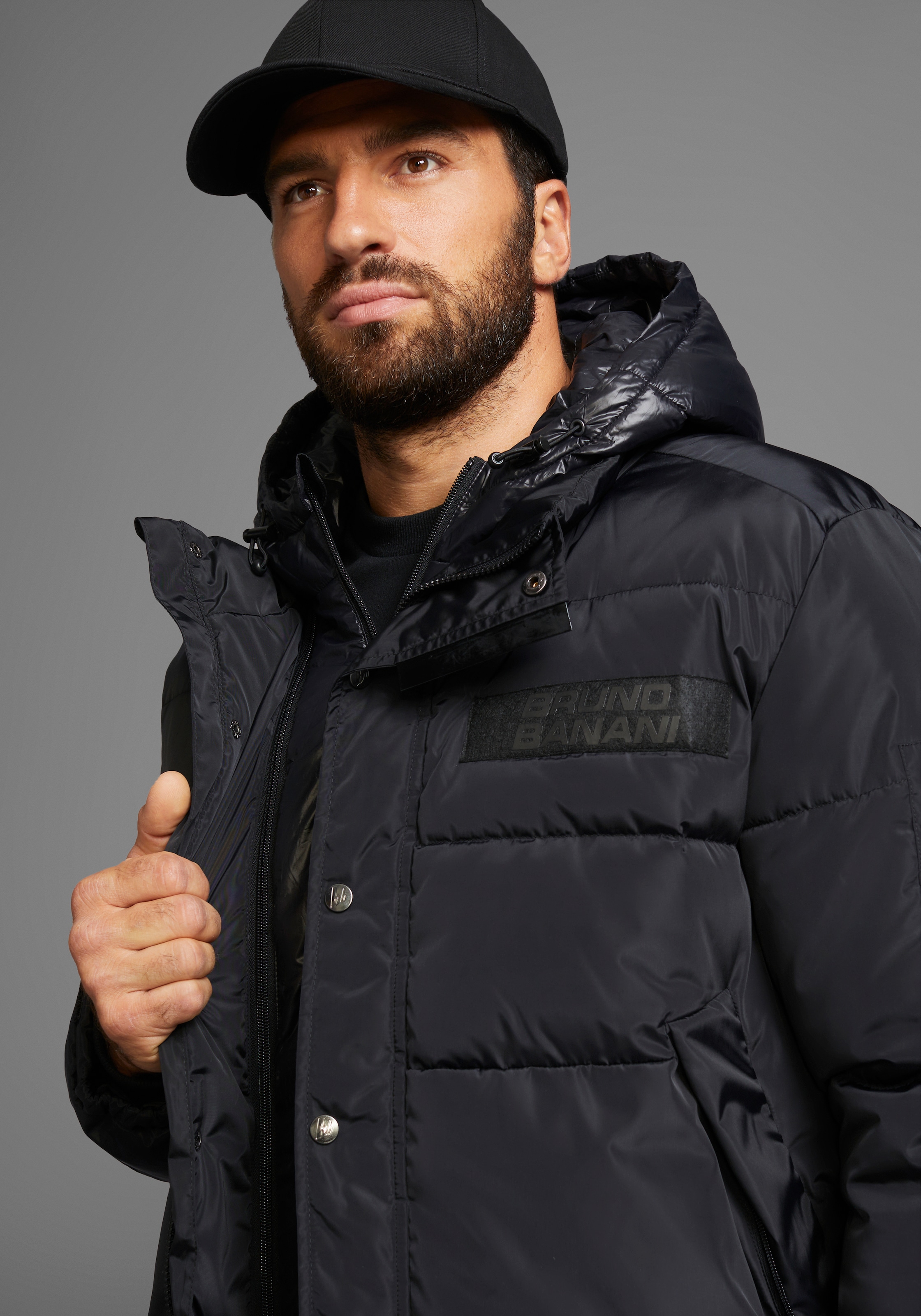 Bruno Banani Winterjacke, mit Kapuze, wärmendes Material, hochschließender Kragen, verstellbare Kapuze