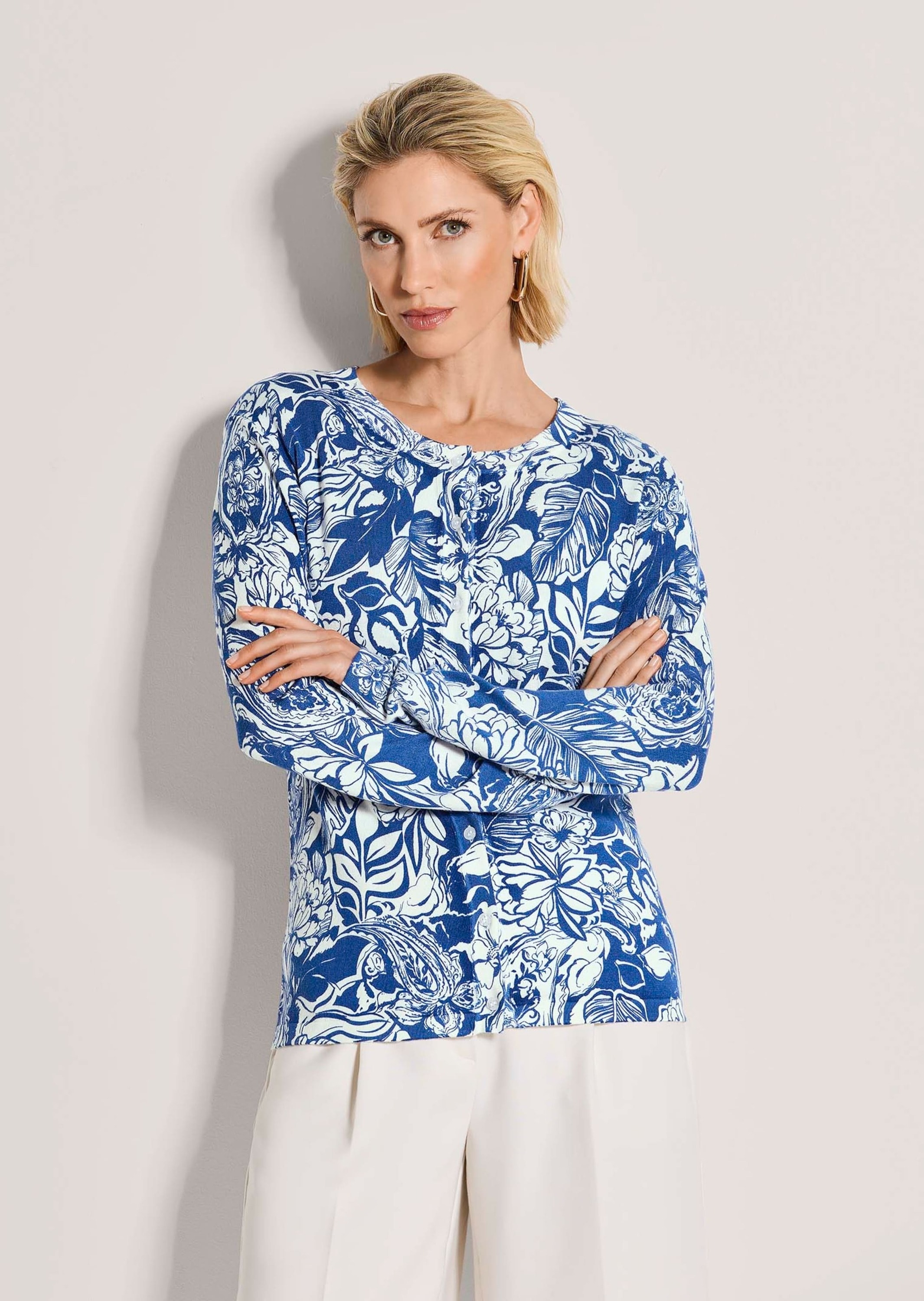 MADELEINE Strickjacke »Strickjacke Blumige Feinstrick-Jacke, Langarm, Knopfleiste« Feinstrick