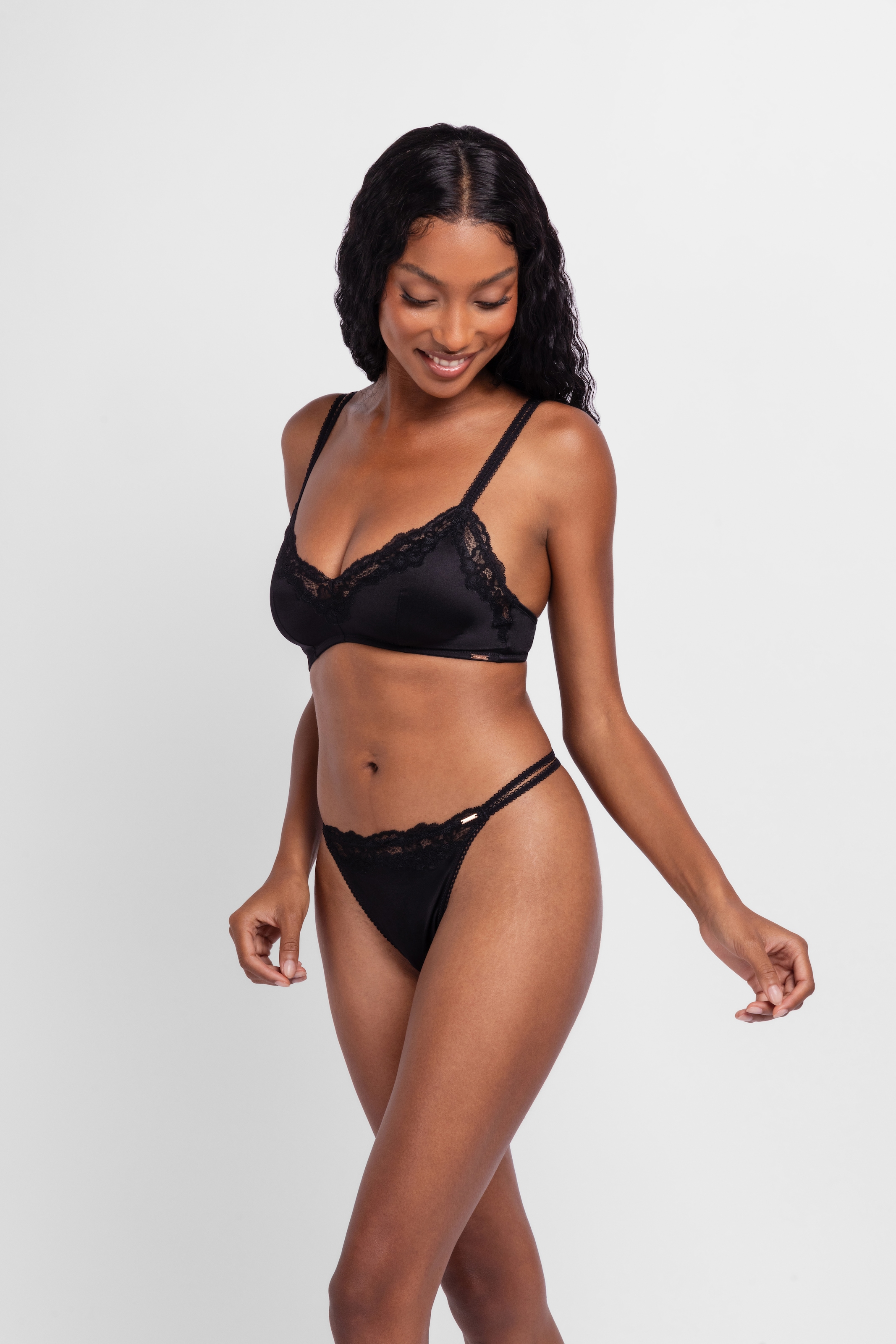 Dorina Tanga »ORIGINS-SHINY MICRO« 2er Pack,  mit Spitze, mit Logo, glänzend, bequem, weich, elastisch