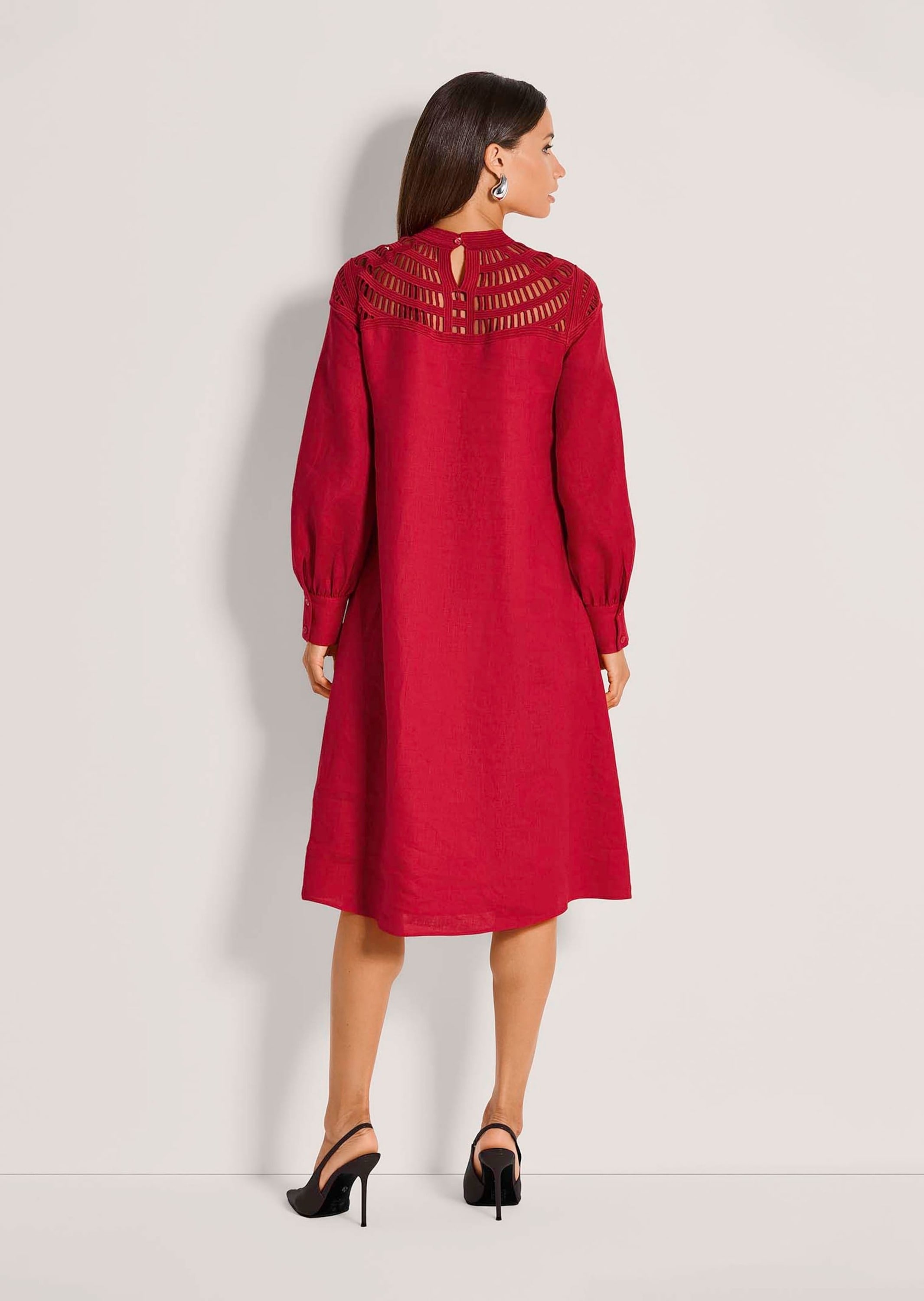 MADELEINE Sommerkleid »Spitzenkleid Sommerkleid aus Naturgarn und Spitze« Aufwendige Detailverarbeitung