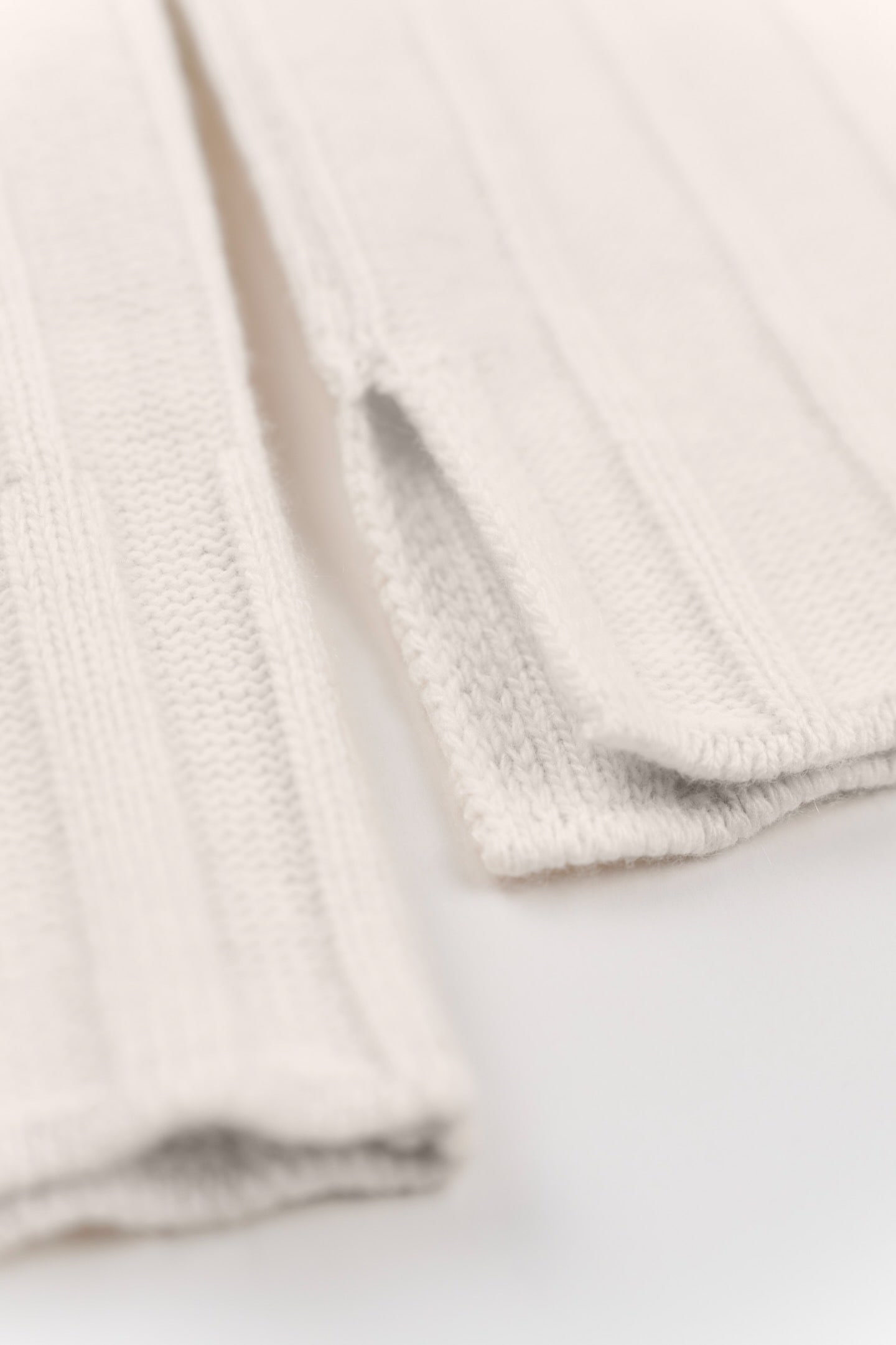 bugatti Rundhalspullover in edler Optik