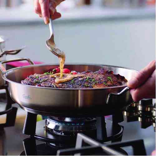 Fissler Servierpfanne »ORIGINAL-PROFI COLLECTION® Servierpfanne (ohne Deckel)« Edelstahl 18/10 1 Stk. tlg. mit breitem Schüttrand, Kaltmetallgriffen. Made in Germany