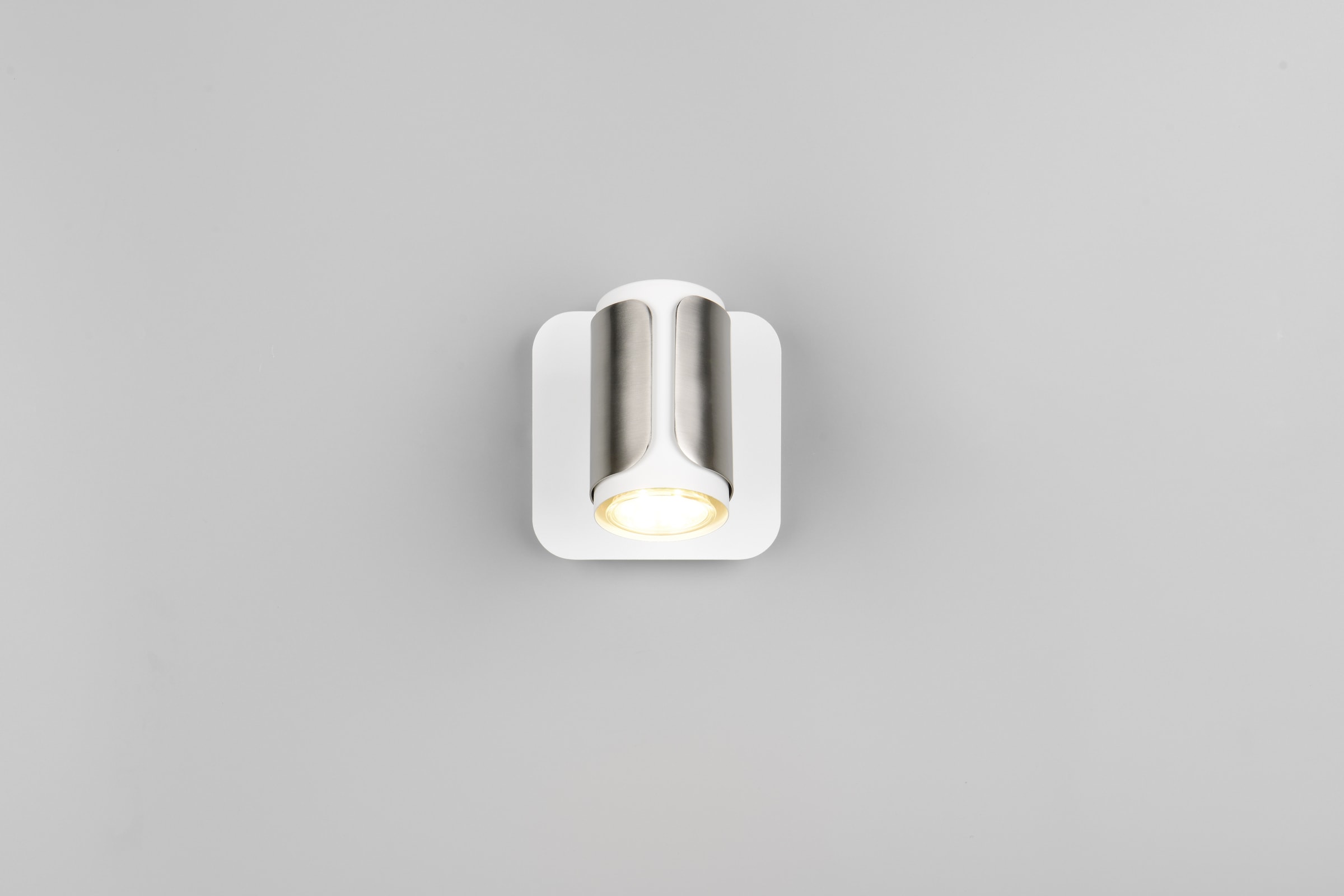 TRIO Leuchten Deckenstrahler »GILLAN, Spot 1-flammig, exkl 1x GU10 max 10W, 12x12x16,5 cm (B/H/T)« GU10 1 Stk. warmweiß - kaltweiß als Wandstrahler oder Deckenstrahler montierbar, mit Kippschalter