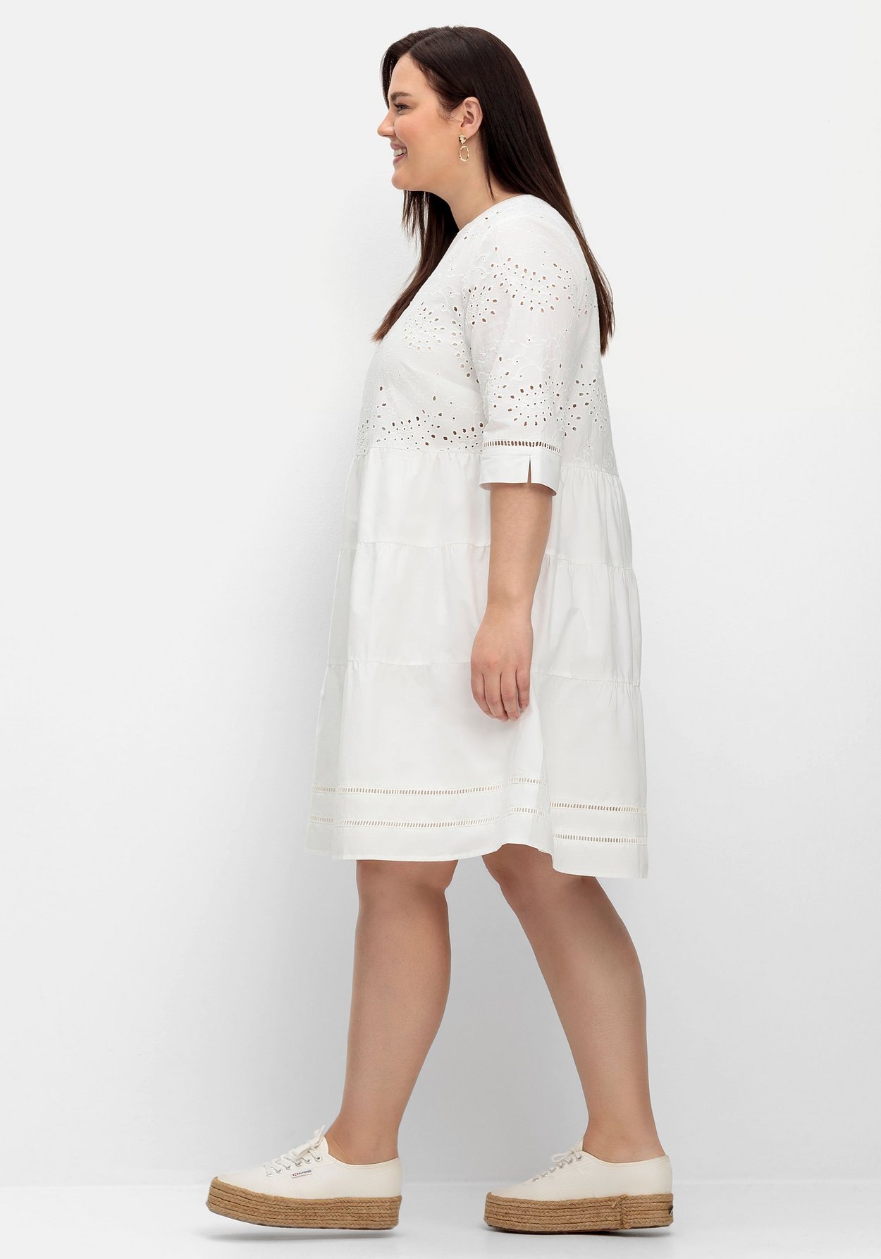 Sheego Sommerkleid »Kurzes Kleid mit Lochstickerei und Ajourmuster«