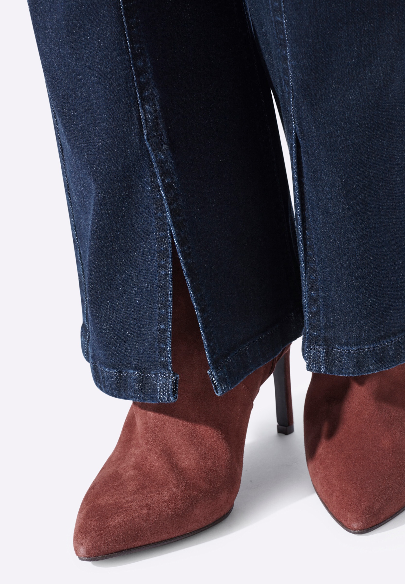heine Bequeme Jeans »Push-up-Jeans Push-up-Jeans im modischen Bootcut-Style«