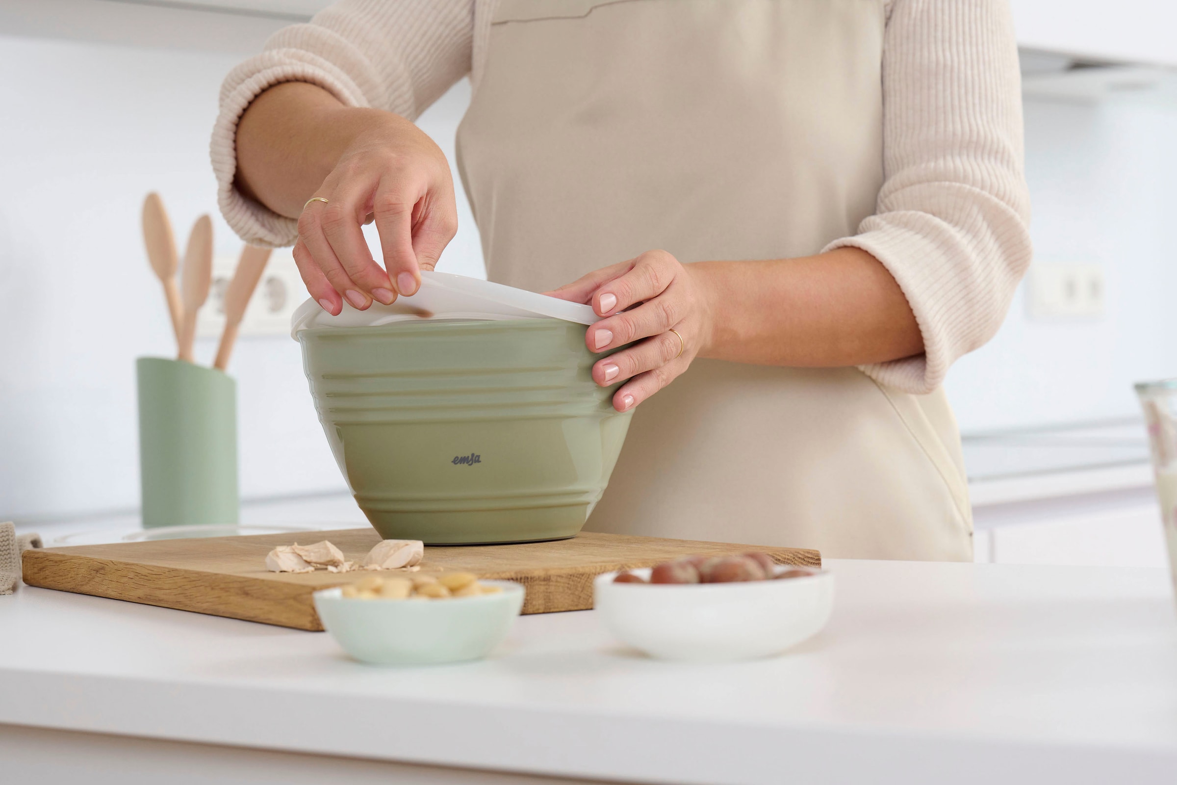 Emsa Rührschüssel »Prep&Bake«, 1 tlg., aus Kunststoff, mit konservierendem Deckel, rutschfester Boden, Ausgießlippe