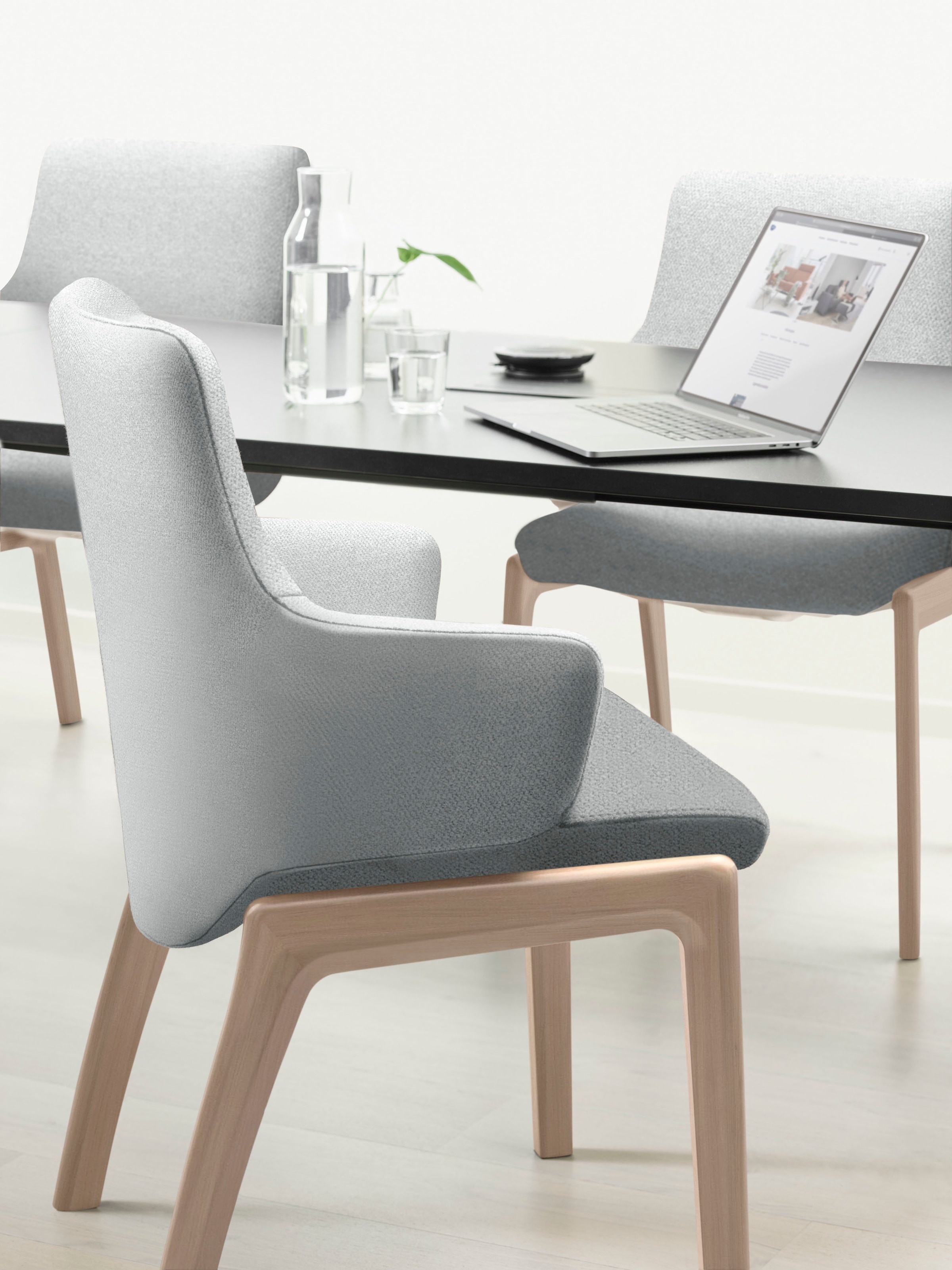 Stressless® Polsterstuhl »Laurel«, ROHLEDER Stoff Q2 FARON, Low Back mit Armlehne, Größe L, mit abgerundeten Beinen in Eiche natur