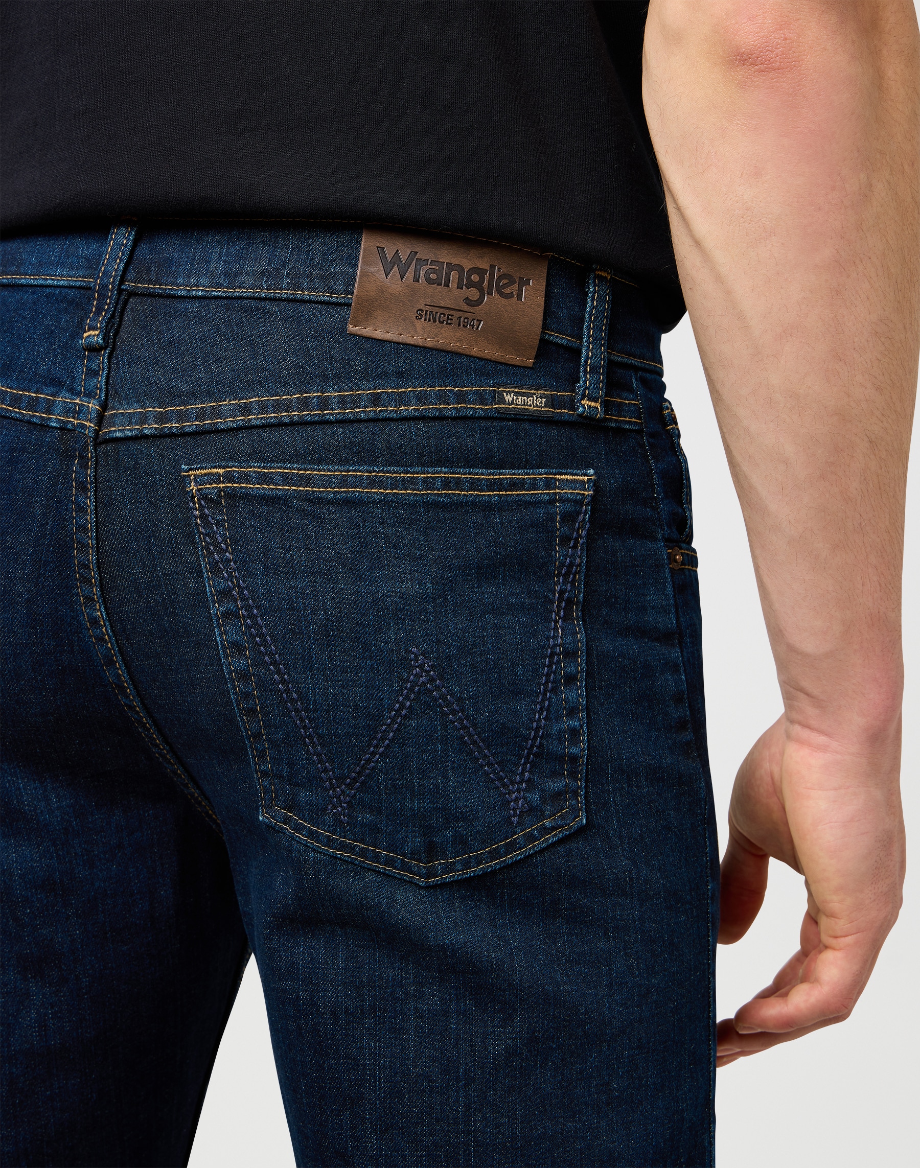 Wrangler Straight-Jeans »Foundation« aus elastischer Baumwollmischung