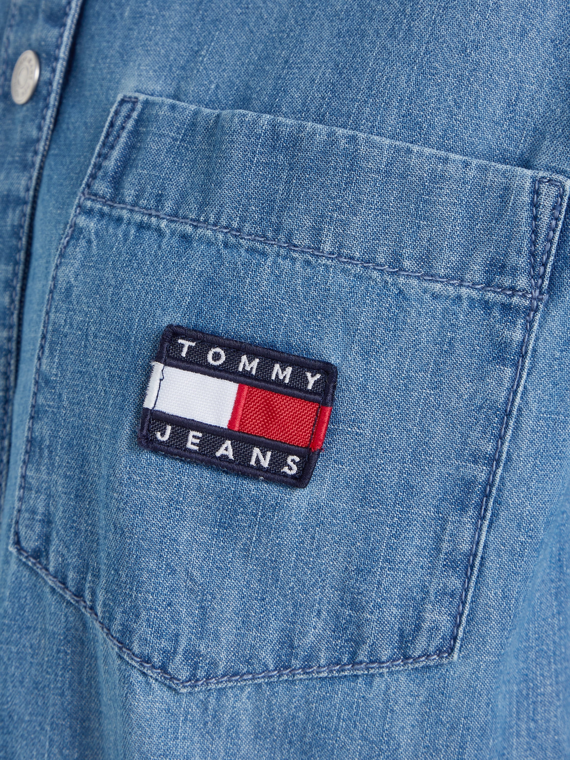 Tommy Jeans Jeansbluse »TJW CHAMBRAY BOYFRIEND SHIRT«, mit dezentem Kontrastband am Krageninneren