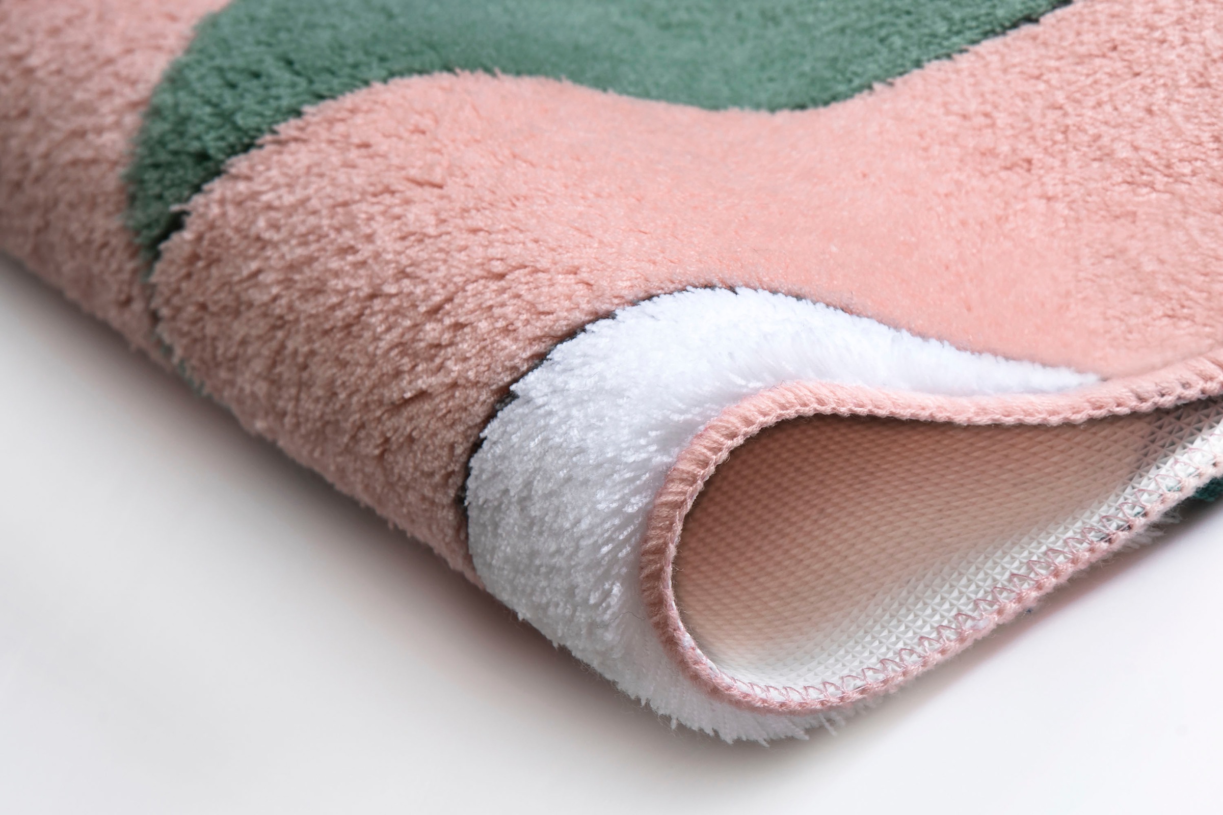 Kleine Wolke Badematte »Ayana«, rutschhemmend beschichtet, fußbodenheizungsgeeignet, Badteppich, modernes Rauten Design, leichter Hoch-Tief Effekt