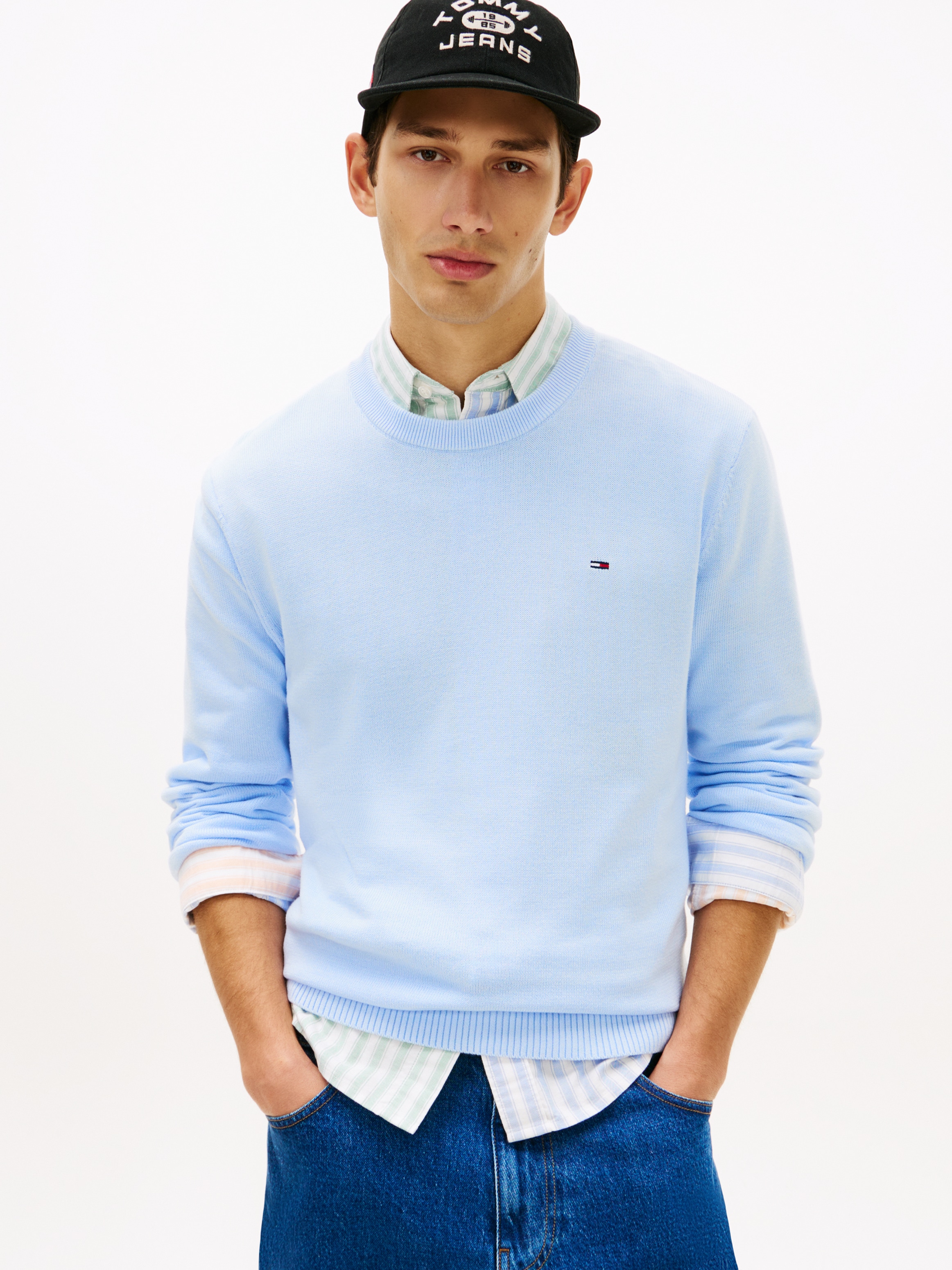 Tommy Jeans Strickpullover »TJM SLIM FIT LIGHT SWEATER« Slim fit mit Rundhalsausschnitt
