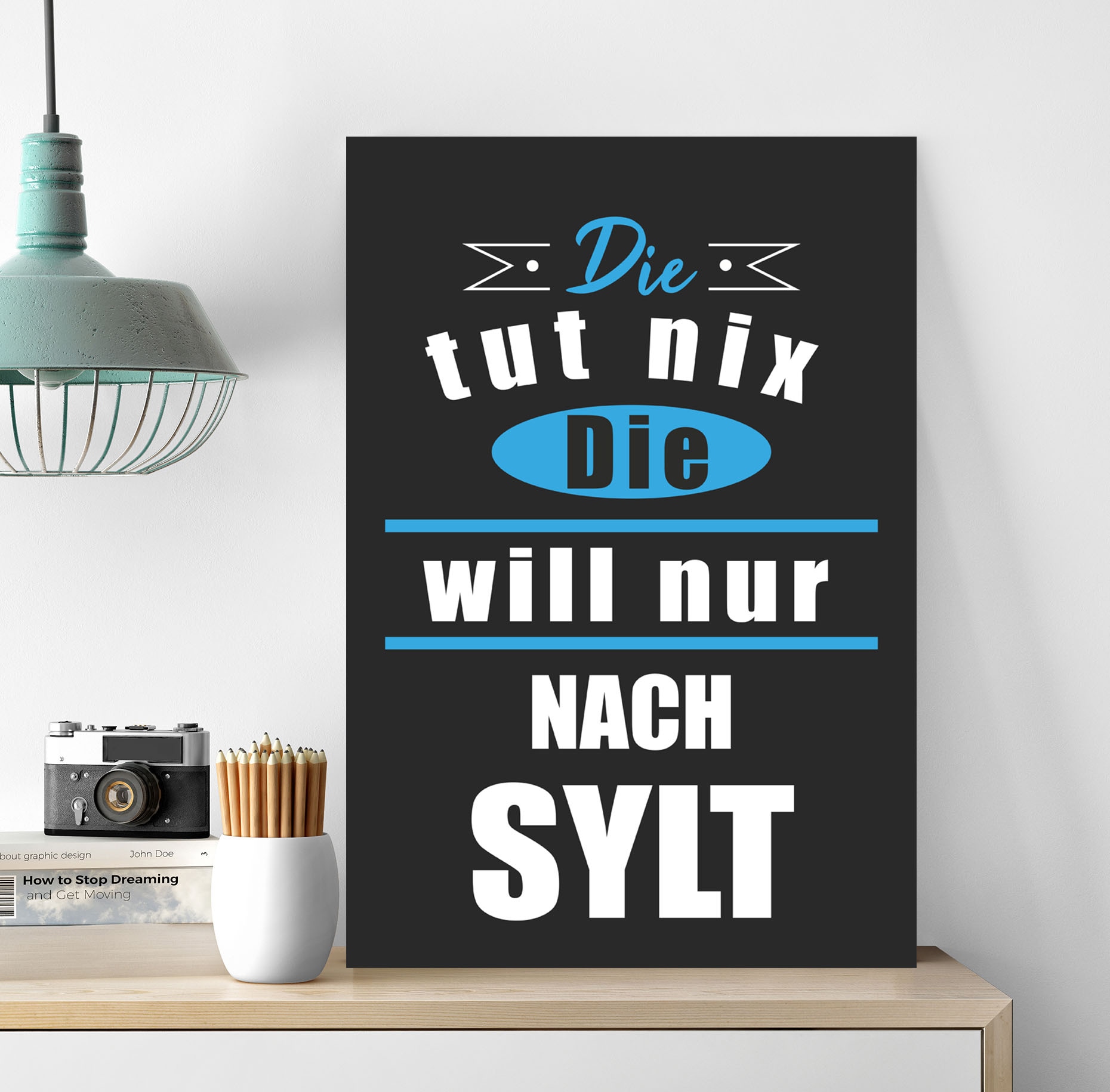 queence Metallbild »Die tut nix«, Sprüche-Schriftzug-Sprüche-Sprüche & Texte, (1 St.), Stahlschild, Blechschild, Sprüche, Texte, witzig, Fernweh, Sylt