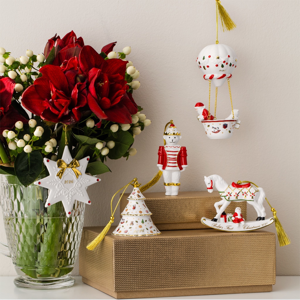 Villeroy & Boch Weihnachtsfigur »Ornament Weihnachtsbaum 2026 Christmas Classics 7,4 x 7,4 x 8,4 cm weiß-gold« Nur Dekoration