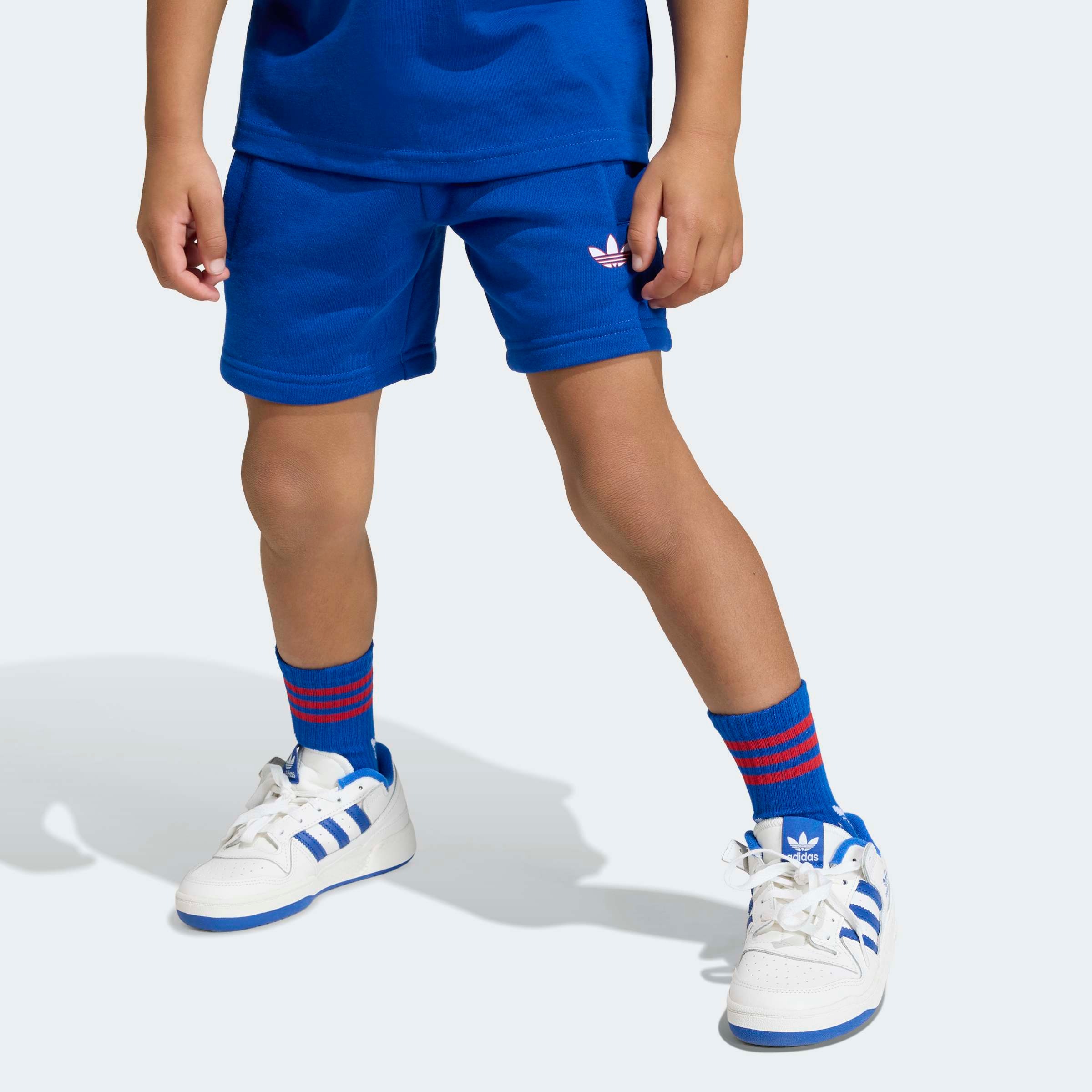 adidas Originals Trainingsanzug »LOCKERES KURZES -SET MIT TREFOIL« 2 tlg.