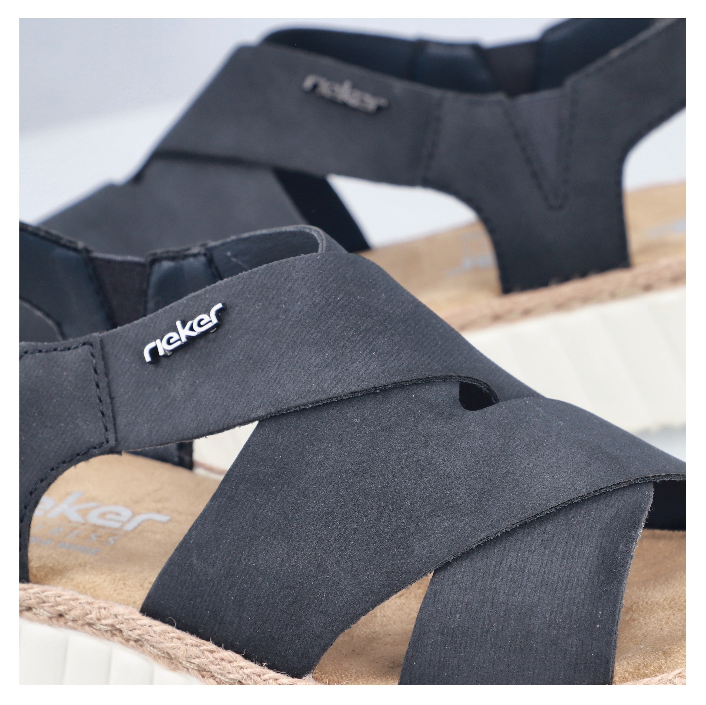 Rieker Plateausandale, Sommerschuh, Urlaubschuh Schlupfschuh mit kleinen Stretcheinsätzen