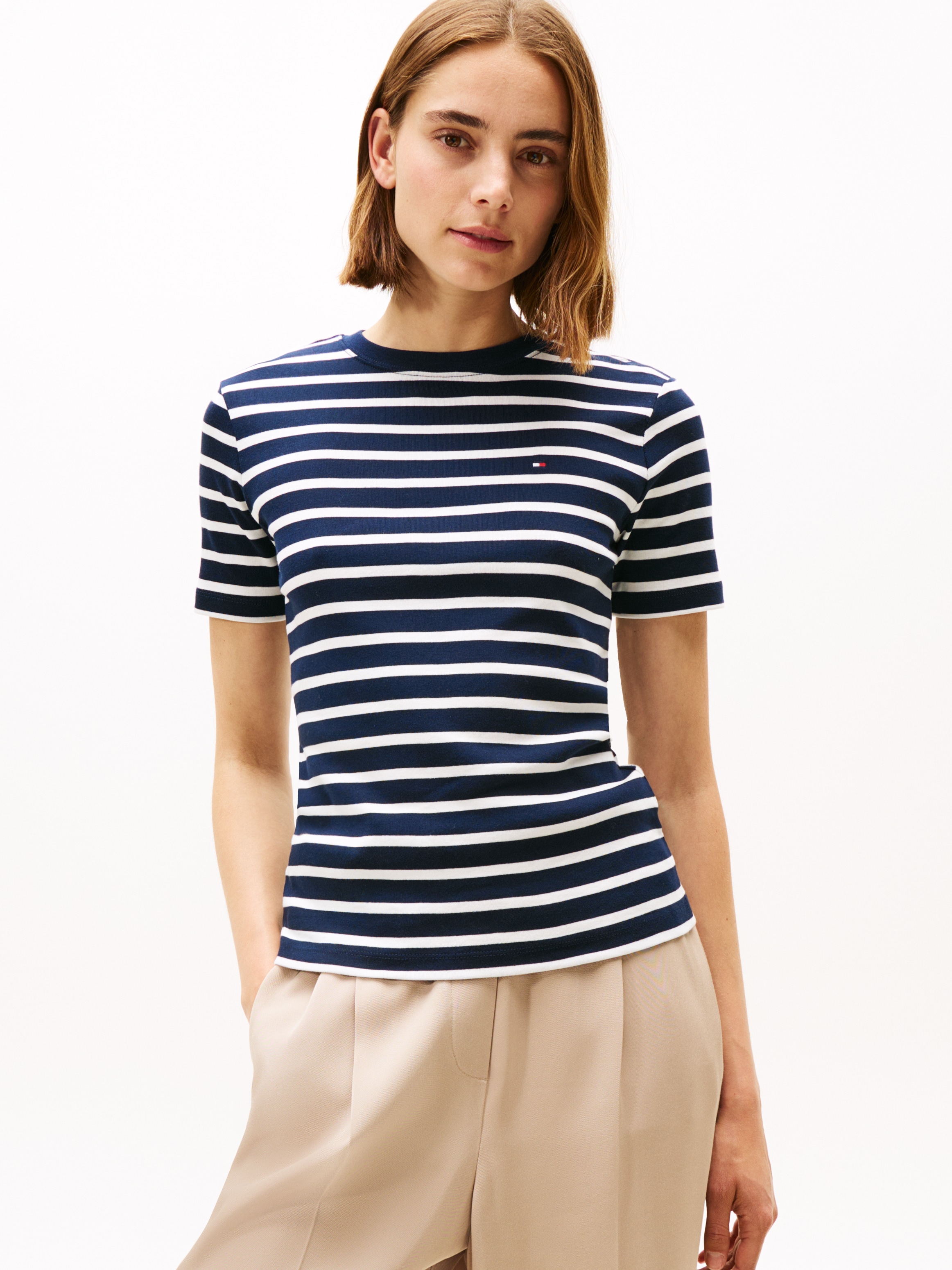 Tommy Hilfiger T-Shirt »SLIM CODY C-NK SS«, mit Logostickerei